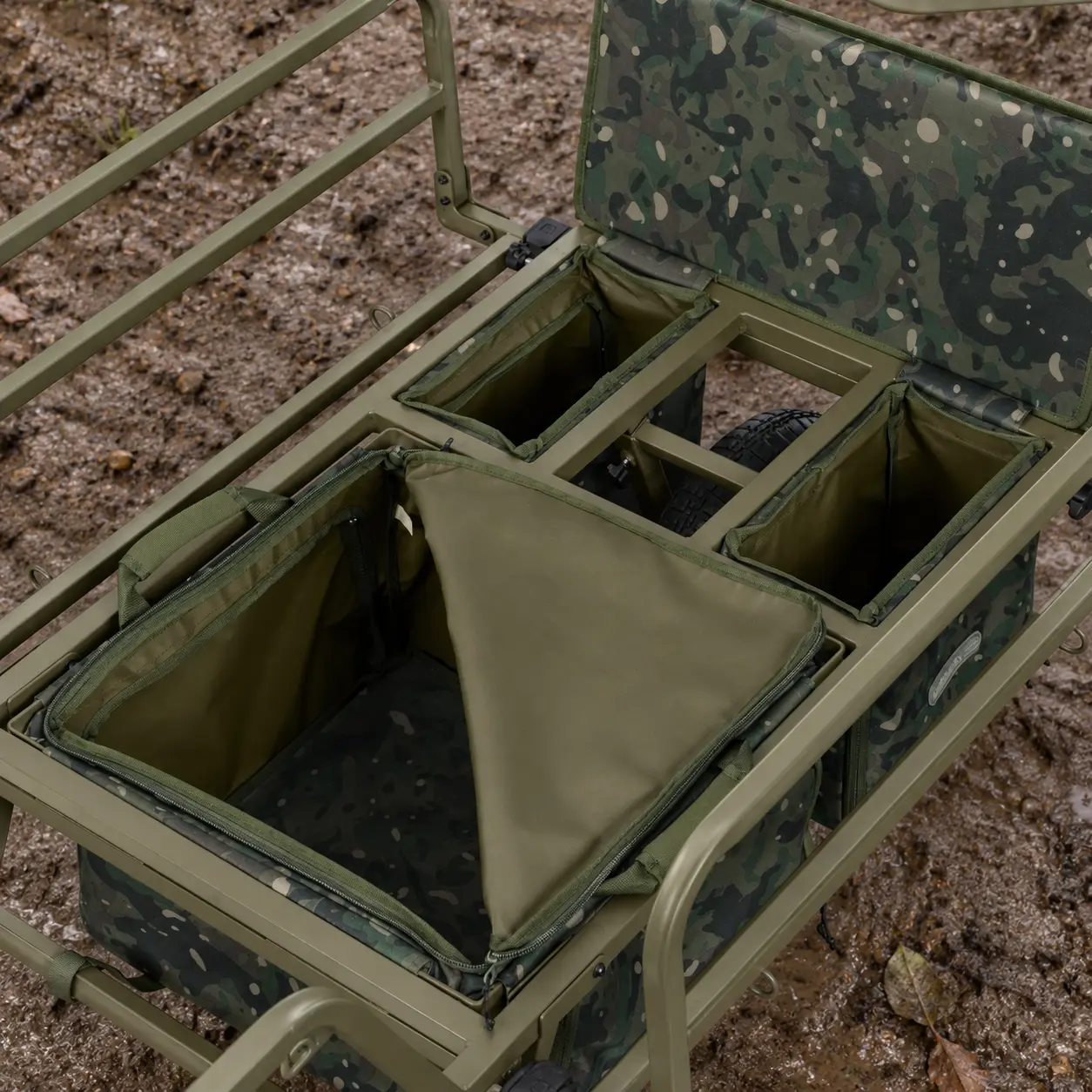 trakker-x-trail-konstrukcja-ramy-kola-i-torby-camo