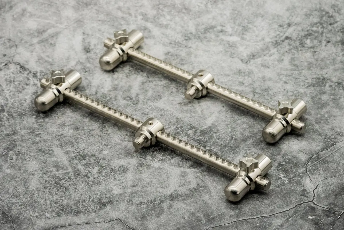 One More Cast Elbowz High-Grade 316 Stainless Steel 2 Rod Buzzbars modèle Standard (8 po & 7 po) - MPN: OMCEL2RSM - EAN: 5060939132376