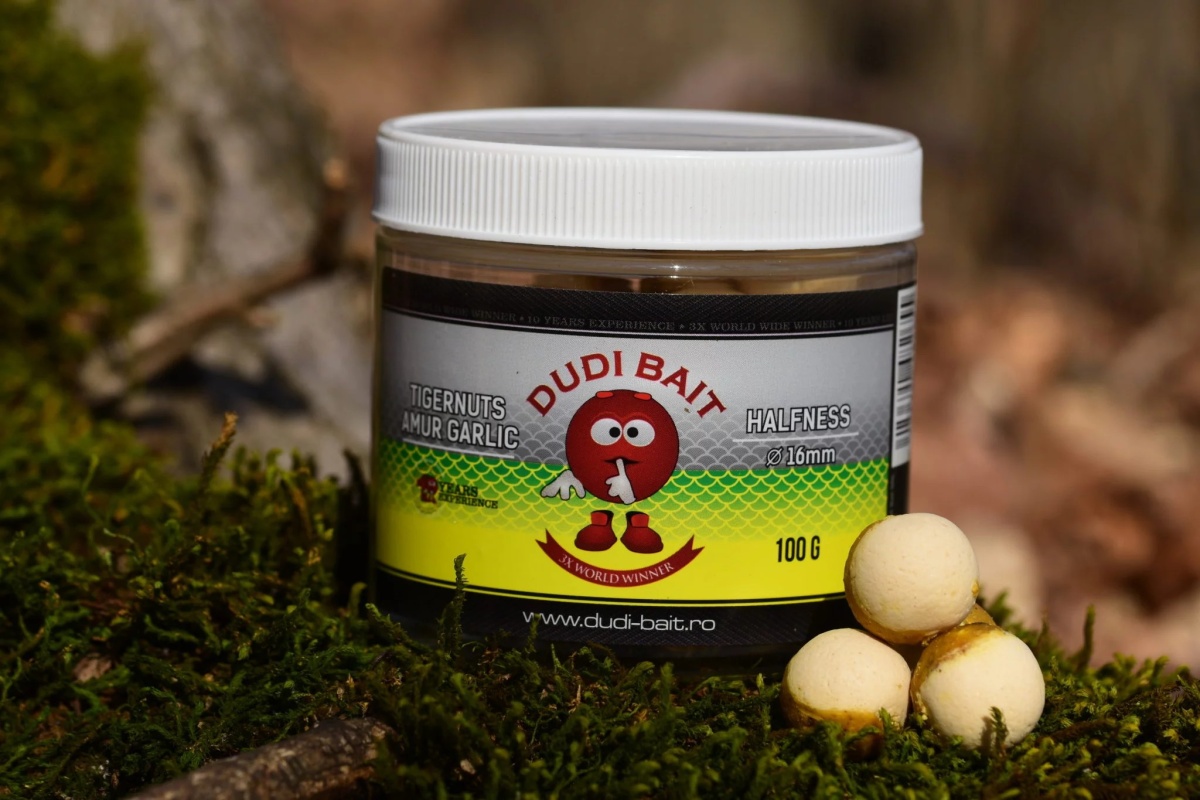 DUDI BAIT Tigernuts Amur Garlic Halfnessrozmiar 14mm - MPN: DBHL73 - EAN: 6426390482648