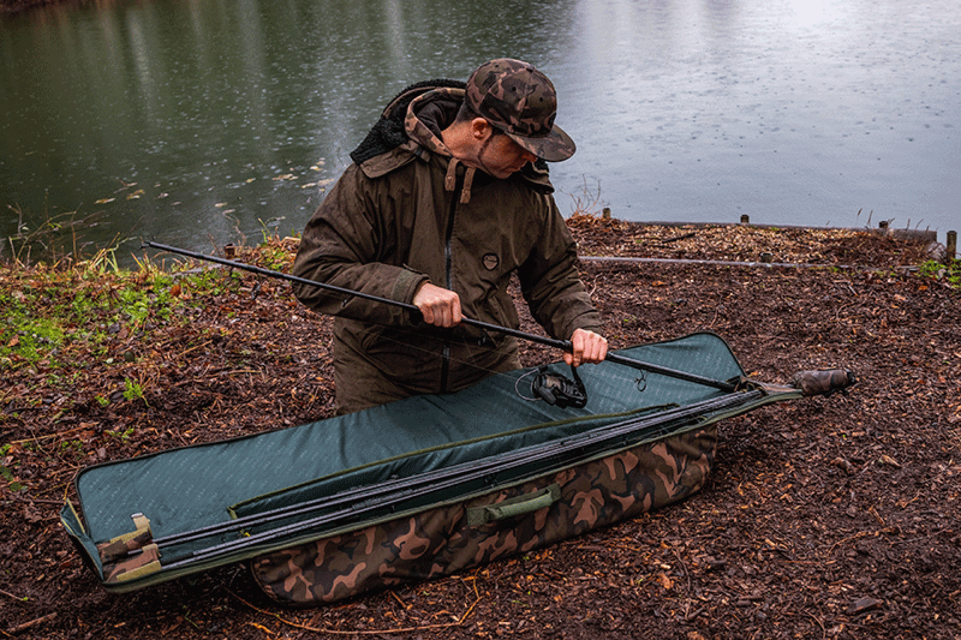 Fox CAMOLITE Rod Case