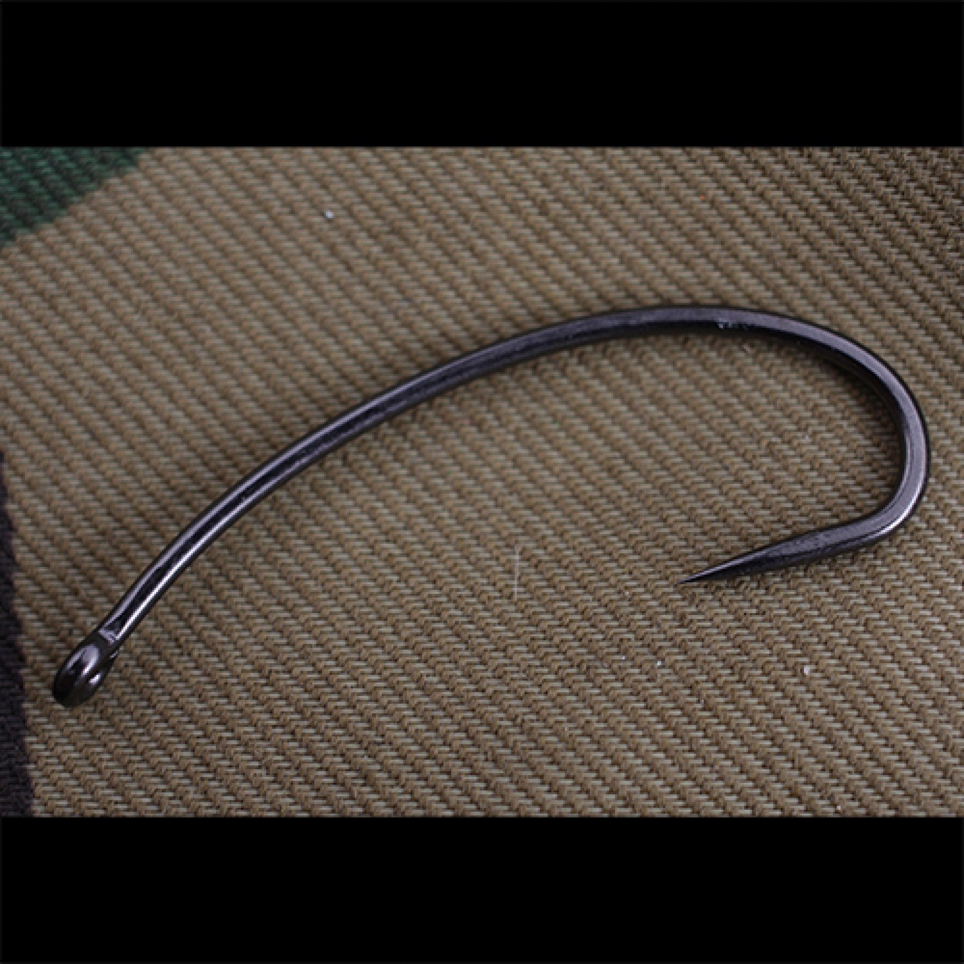 Gardner Covert Dark Longshank Mugga Hook - Barbless