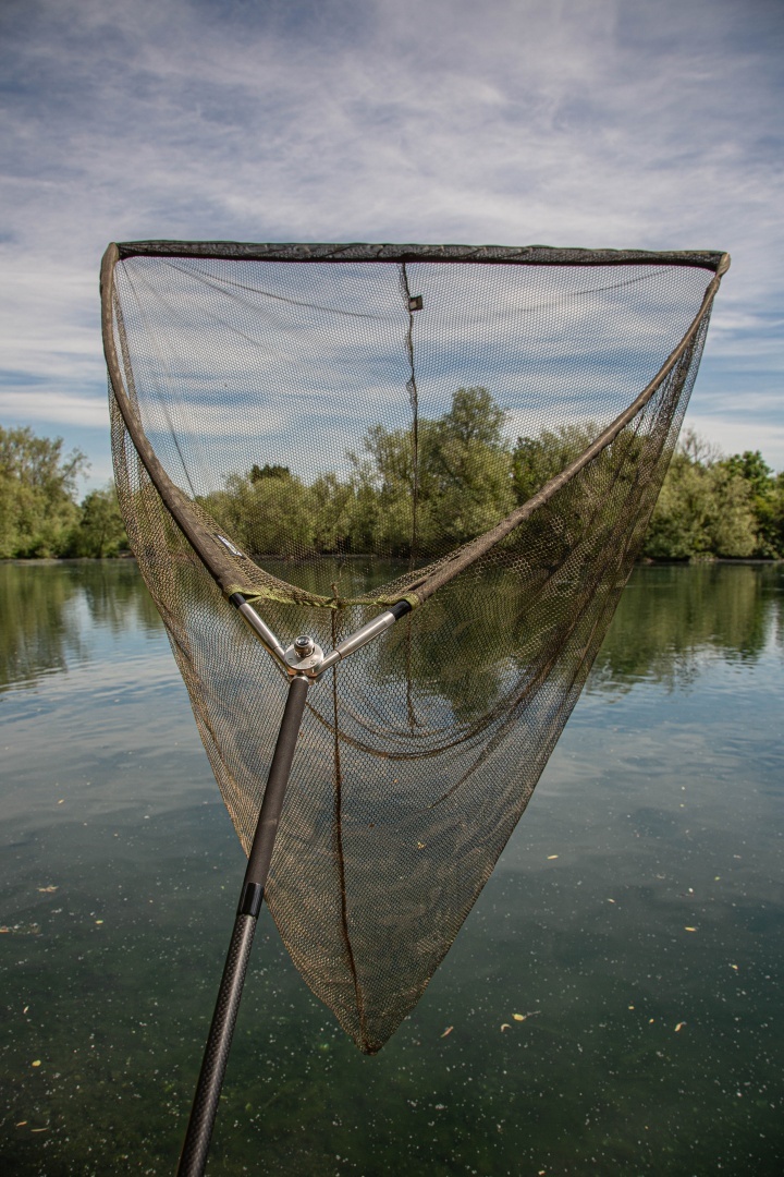 Solar P1 BOW-LOC Carbon Fibre Landing Net  Upgraded