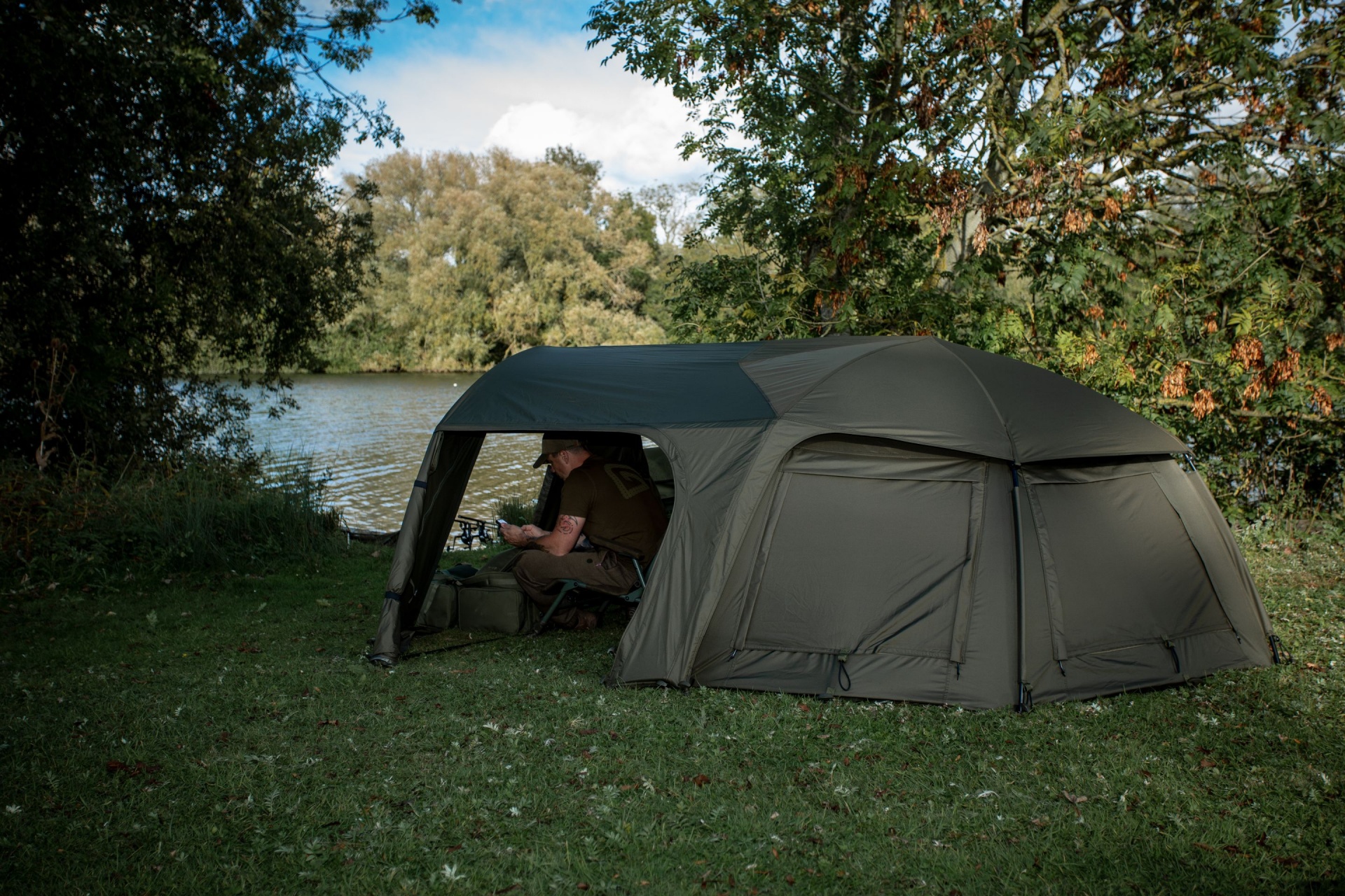 Trakker Tempest 100 Brolly Social Cap Aquatexx EV 