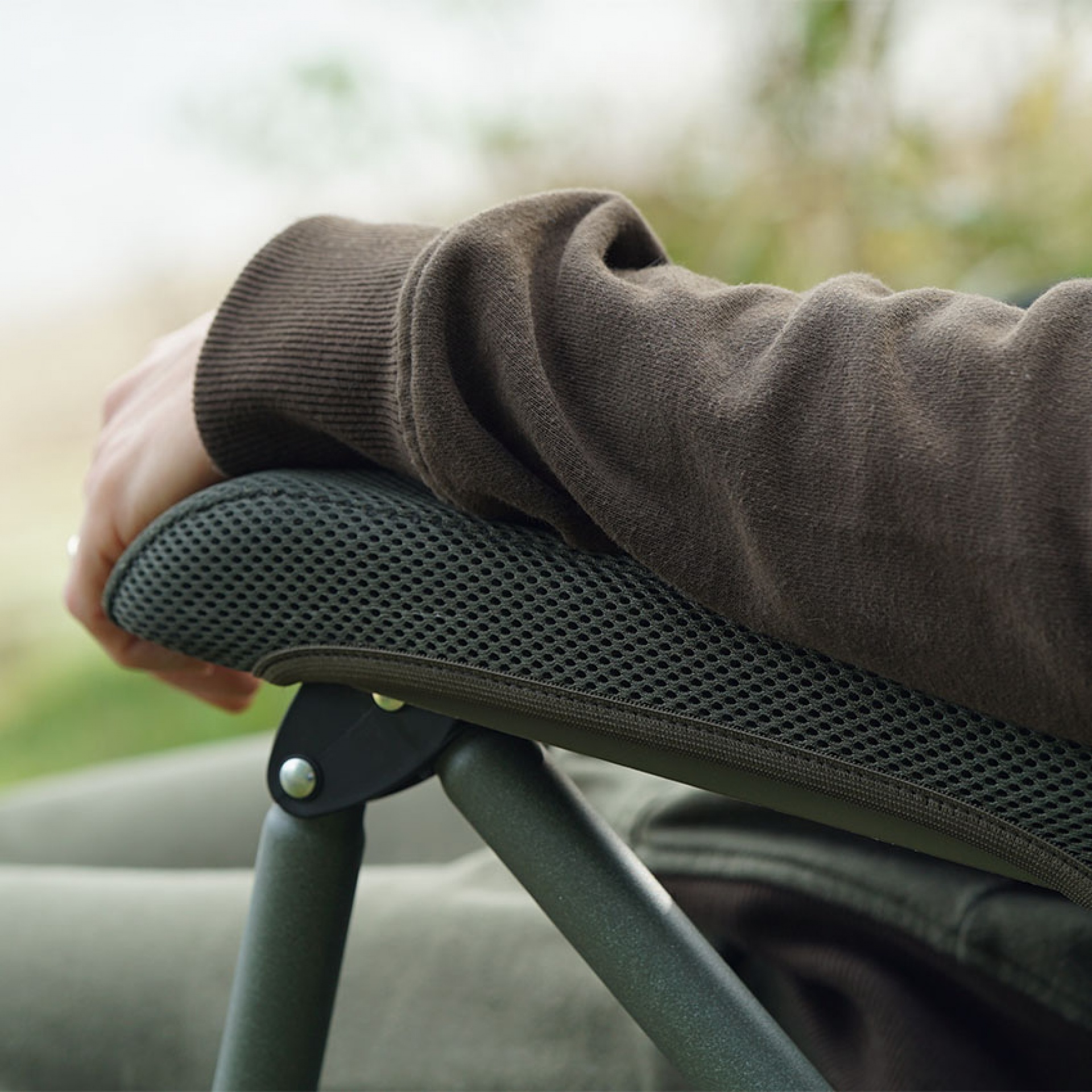 Strategy Lounger XL Chair