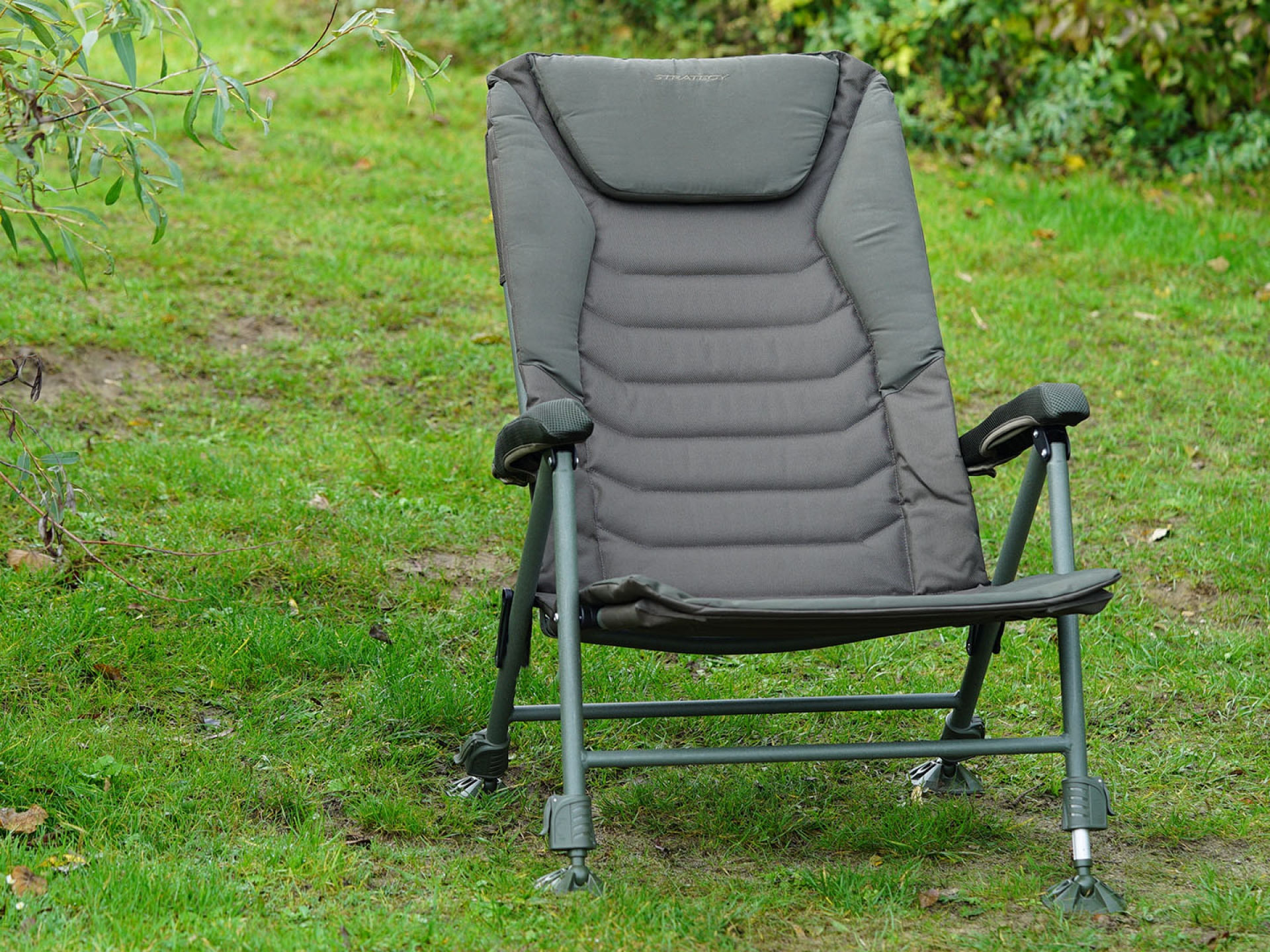 Strategy Lounger XL Chair