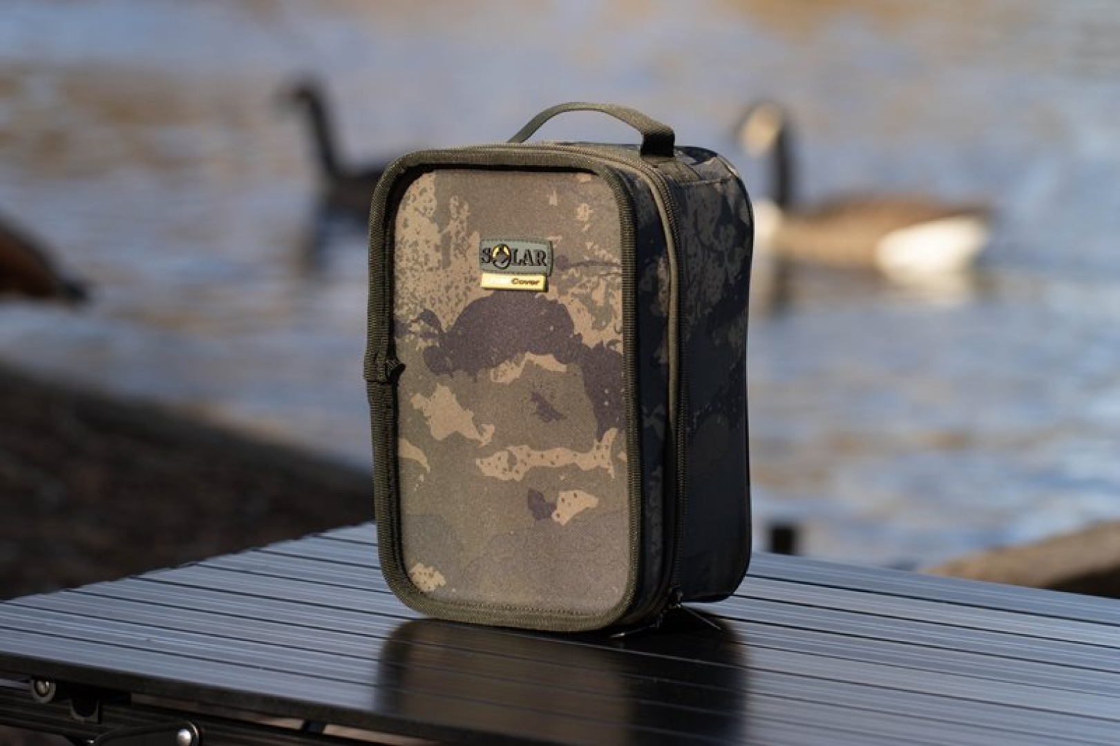 Solar Undercover Camo Multipouch Compact