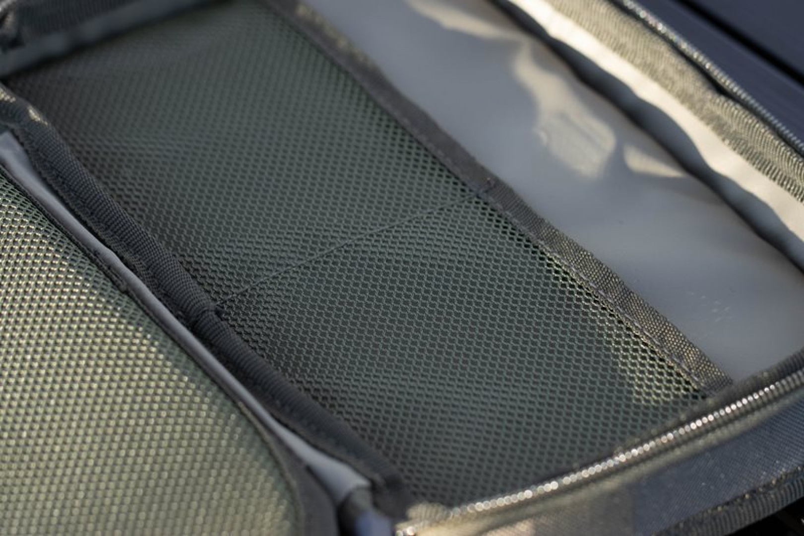 Solar Undercover Camo Multipouch Compact