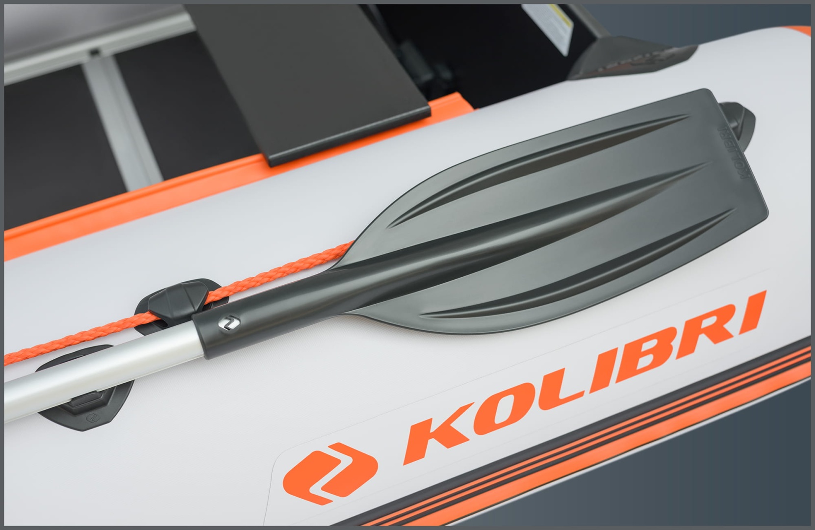 Kolibri KM-330 D SL- Ponton Karpiowy 