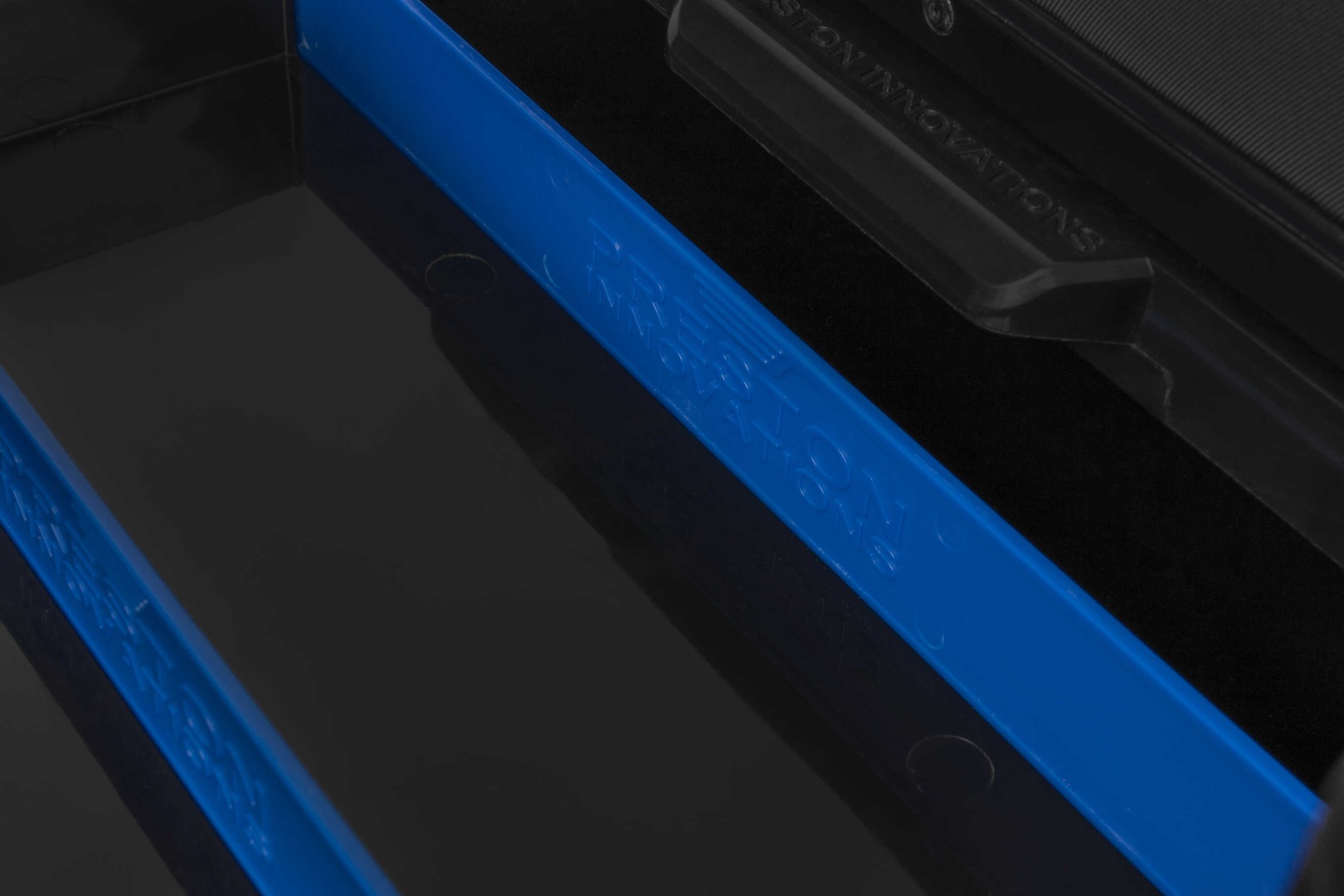 Preston Innovations Absolute Station - Graphite