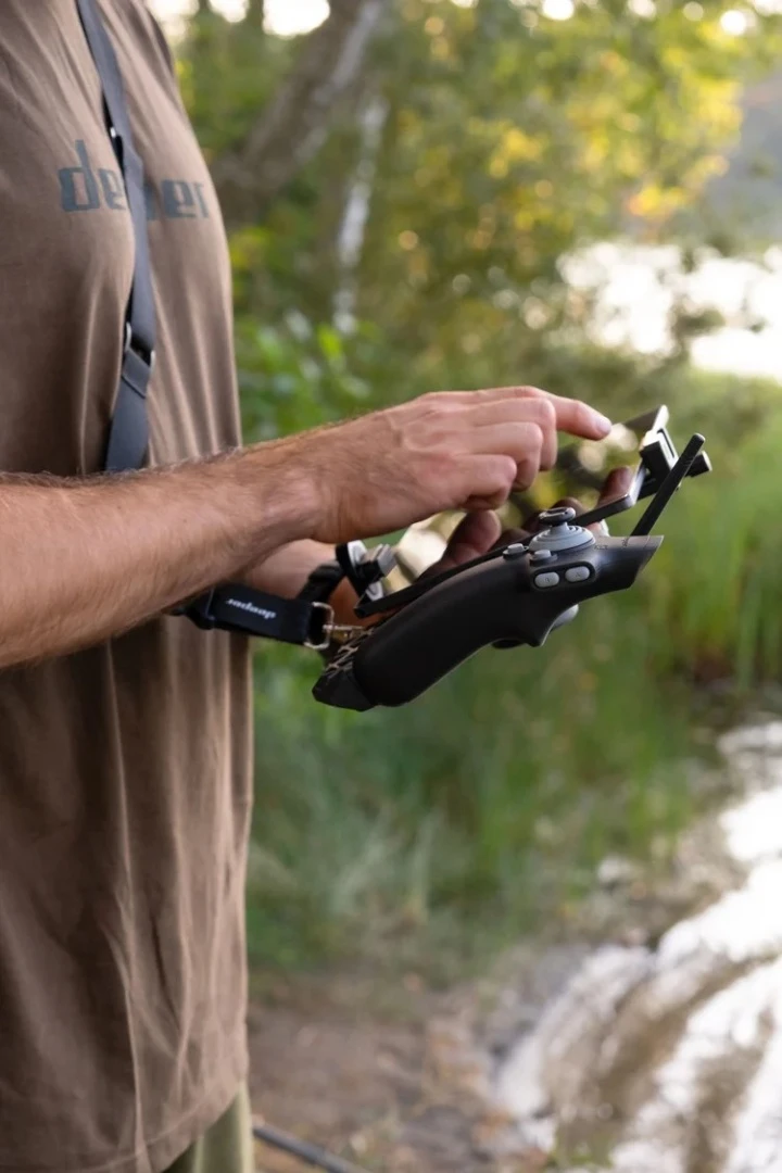Deeper Quest Tablet Holder