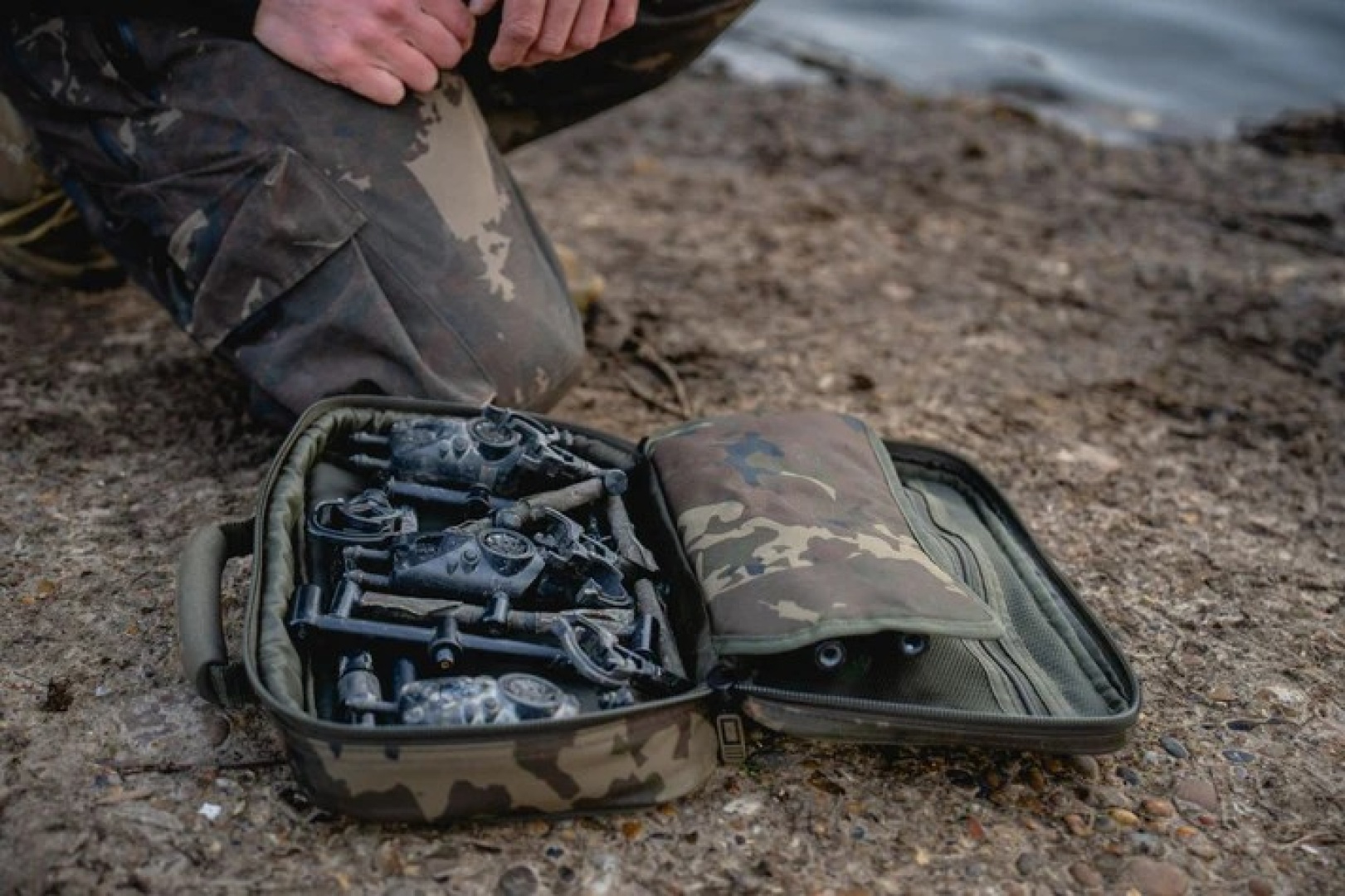 Nash Subterfuge Buzz Bar Pouch - Large 48cm