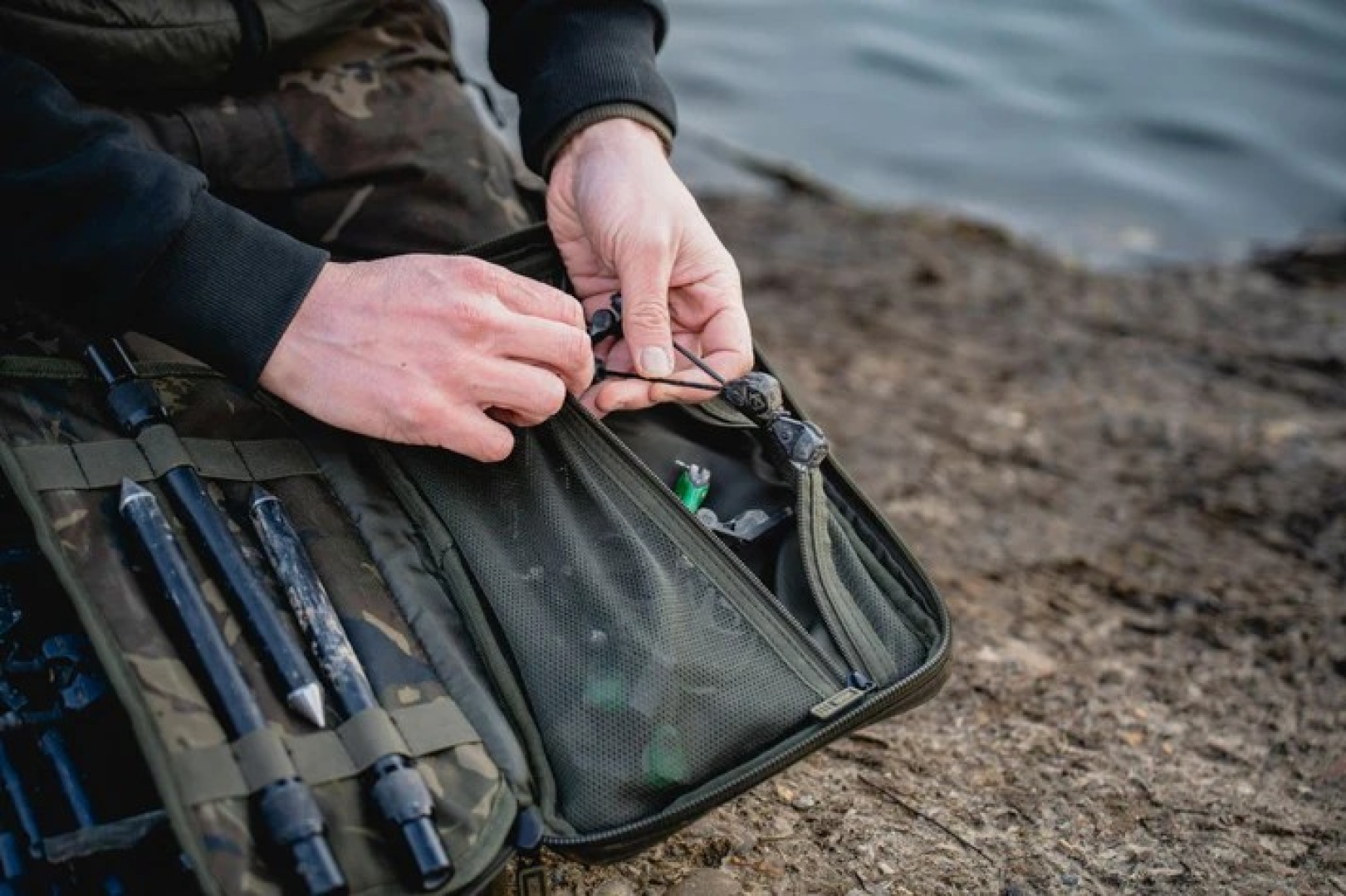 Nash Subterfuge Buzz Bar Pouch - Large 48cm