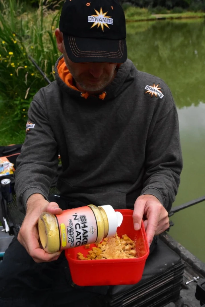 DynamiteBaits Shake n Catch F1 Sweet Yellow Enhancer