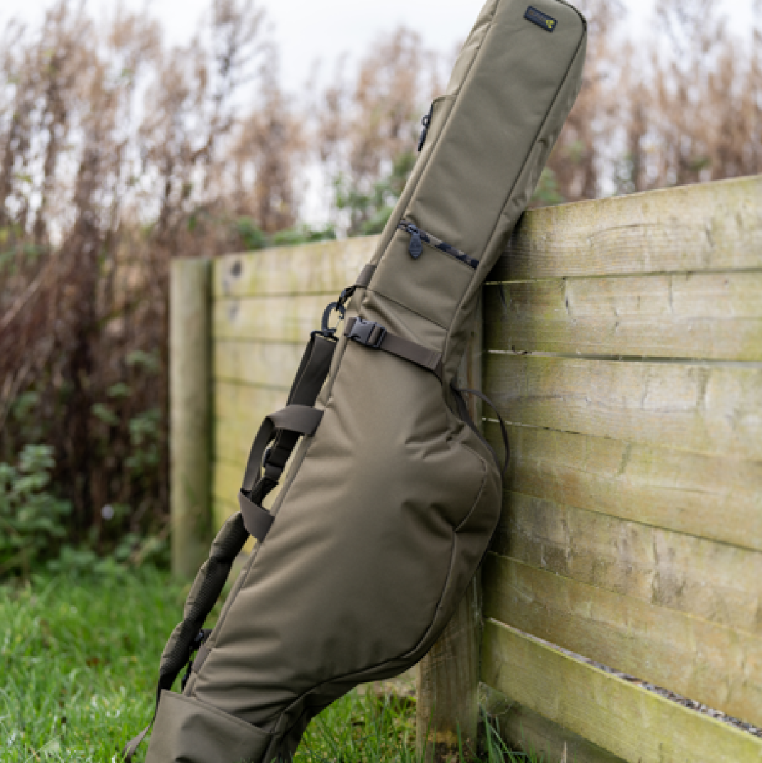 Avid Carp RVS 10ft Retractable - 3 Rod Bag
