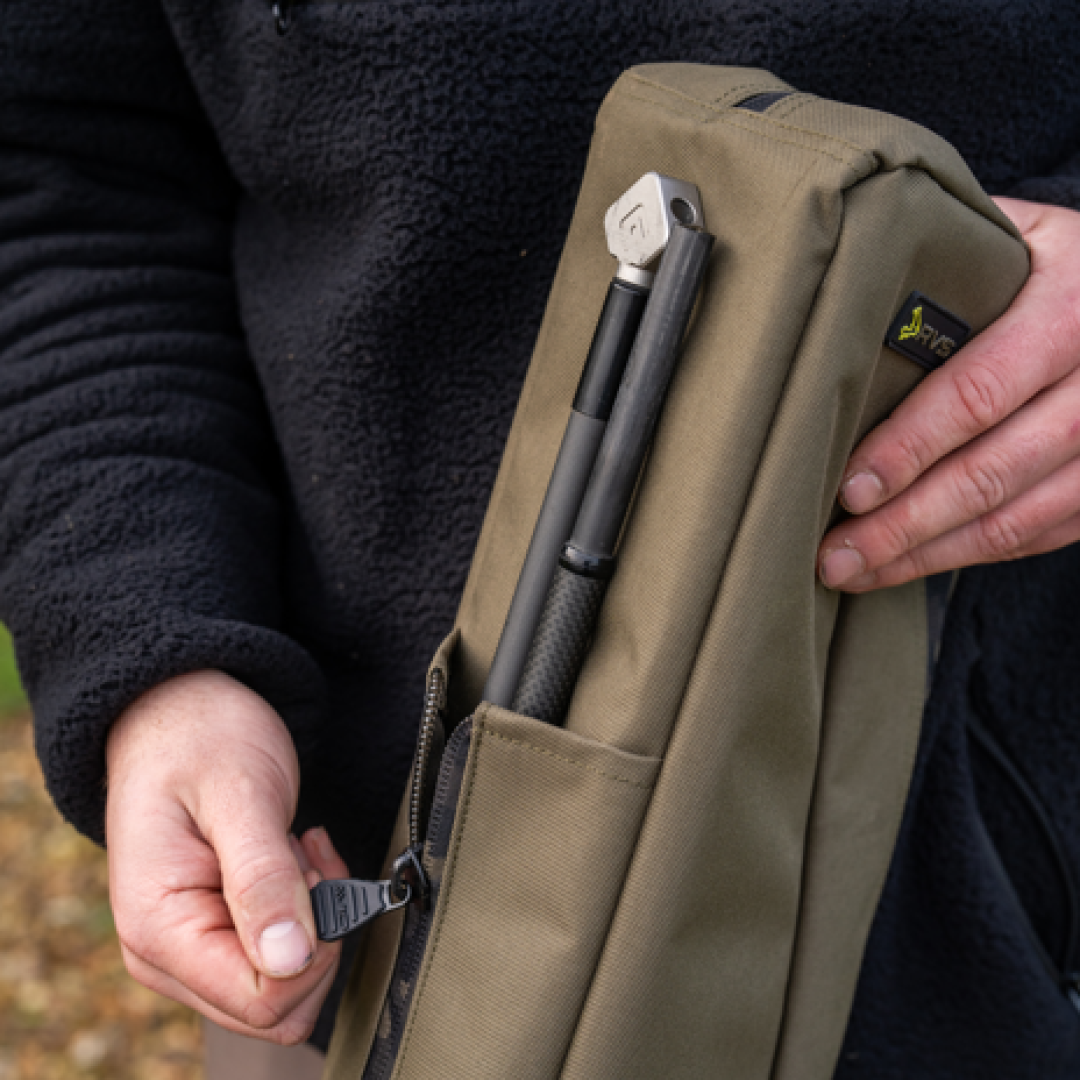 Avid Carp RVS 10ft Retractable - 3 Rod Bag