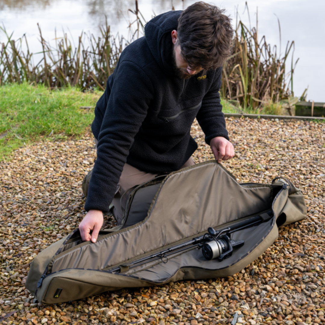Avid Carp RVS 10ft Retractable - 3 Rod Bag