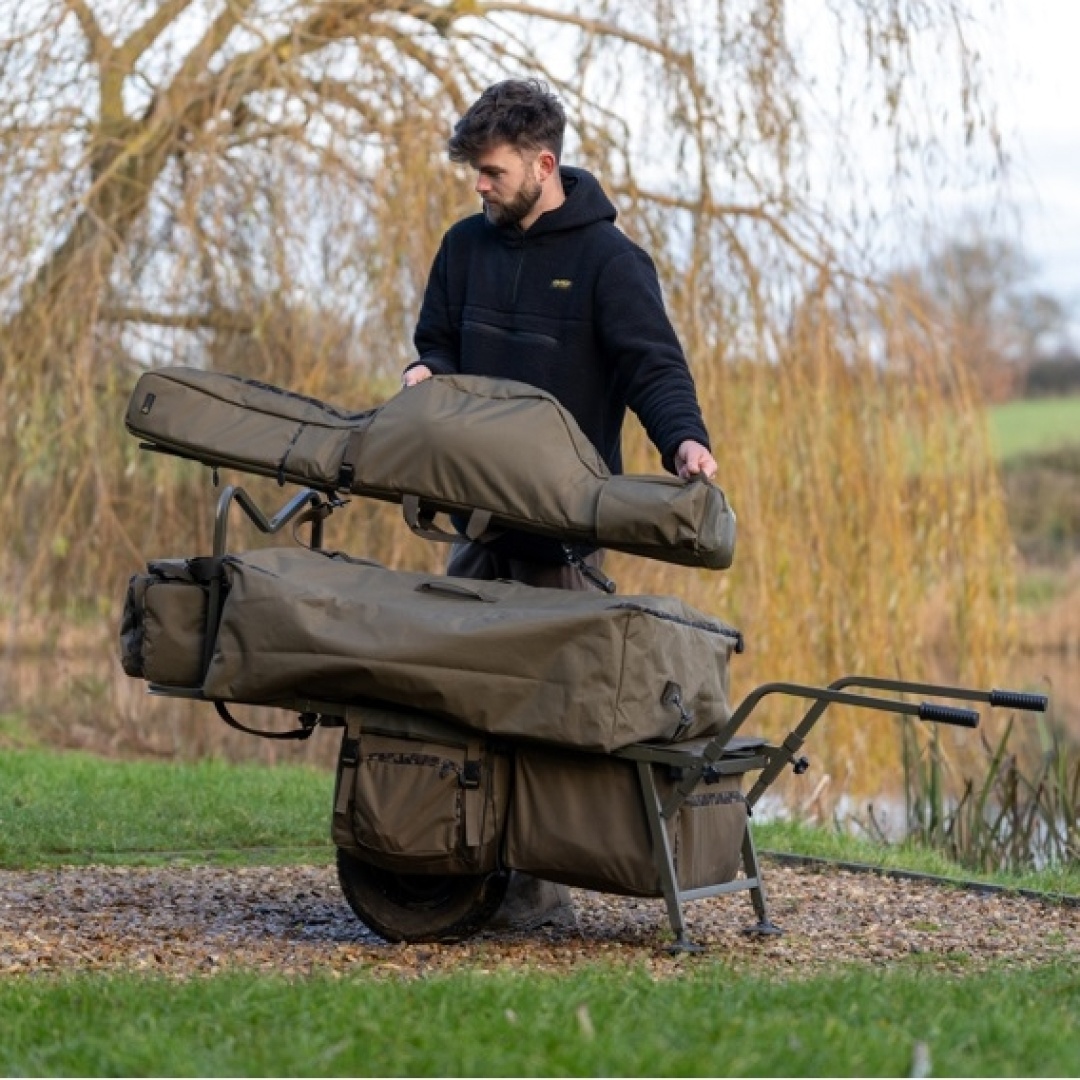 Avid Carp RVS 10ft Retractable - 3 Rod Bag