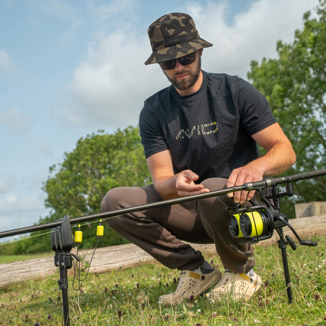 Avid Carp Compound T-Shirt - Black