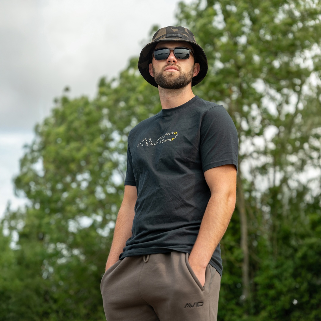 Avid Carp Compound T-Shirt - Black