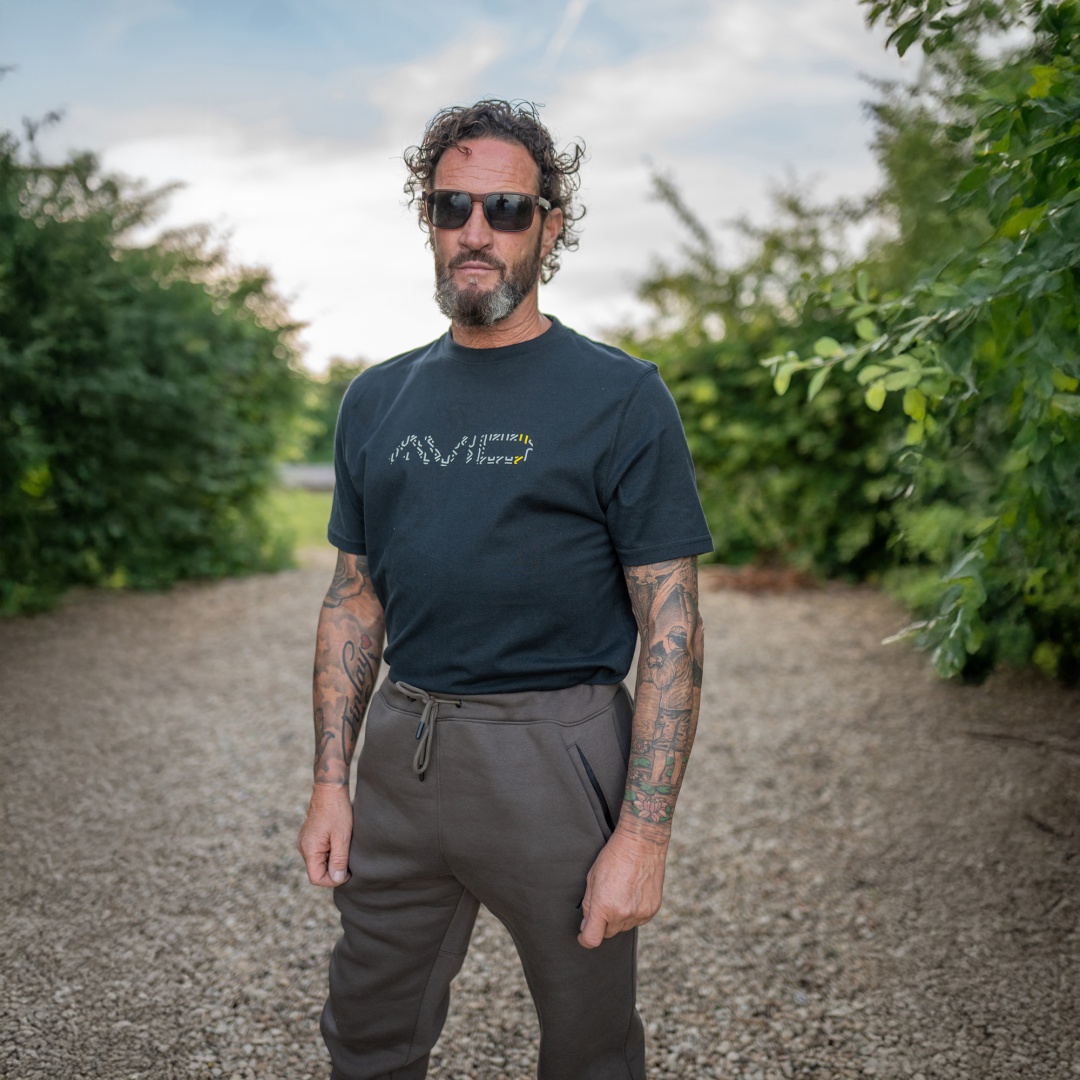 Avid Carp Compound T-Shirt - Black