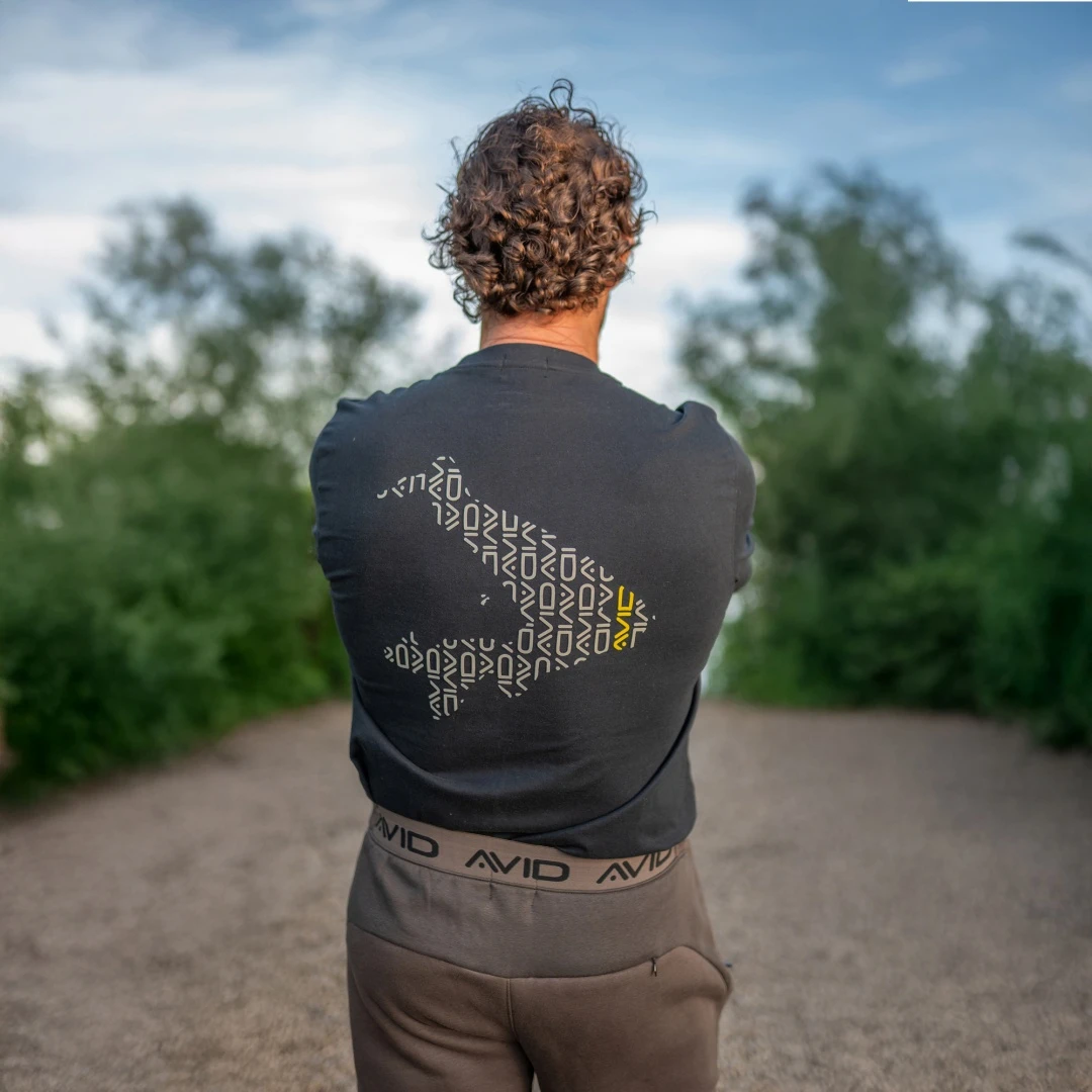 Avid Carp Compound T-Shirt - Black
