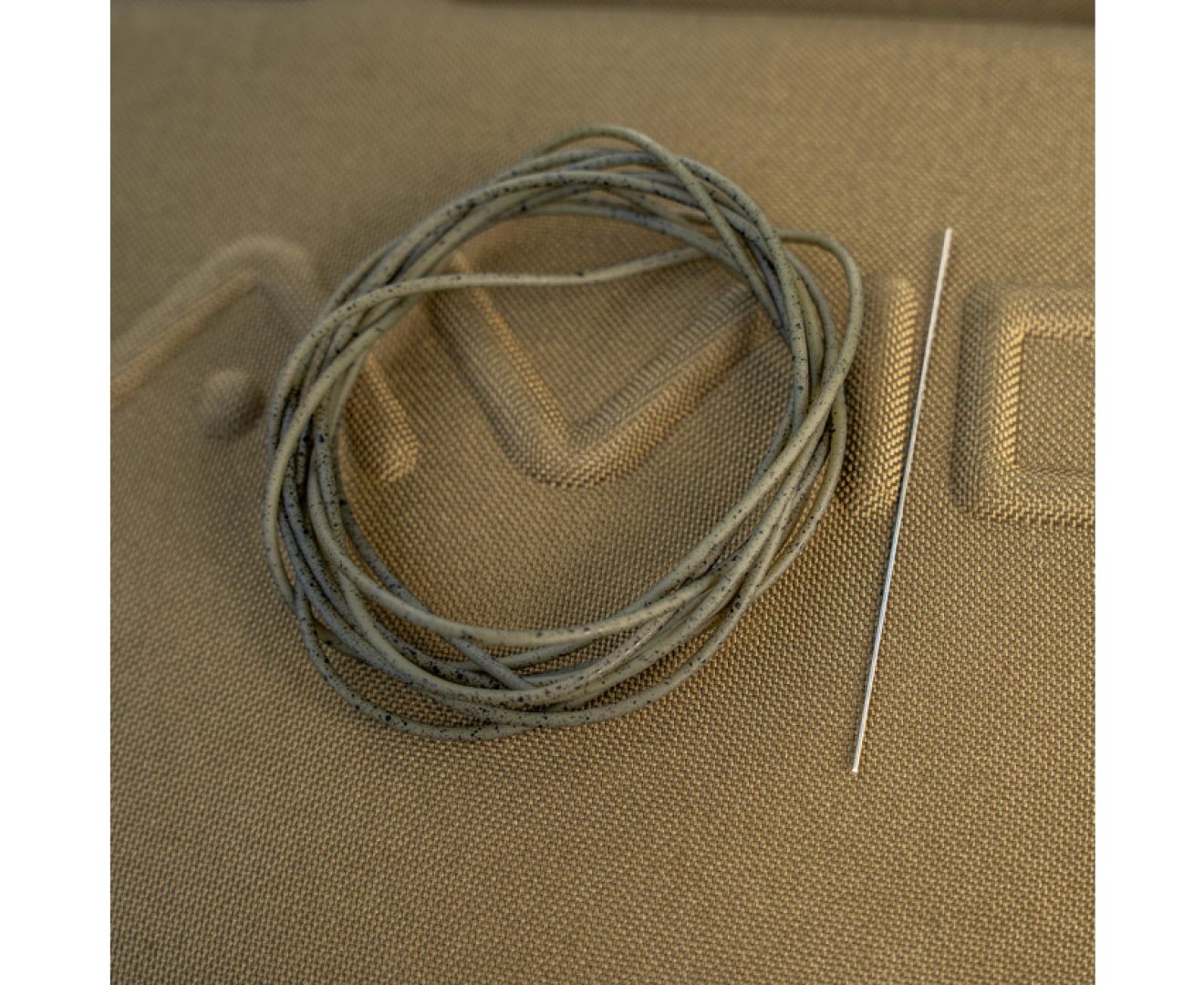 Avid Carp Outline Flecktone Sinking Rig Tube