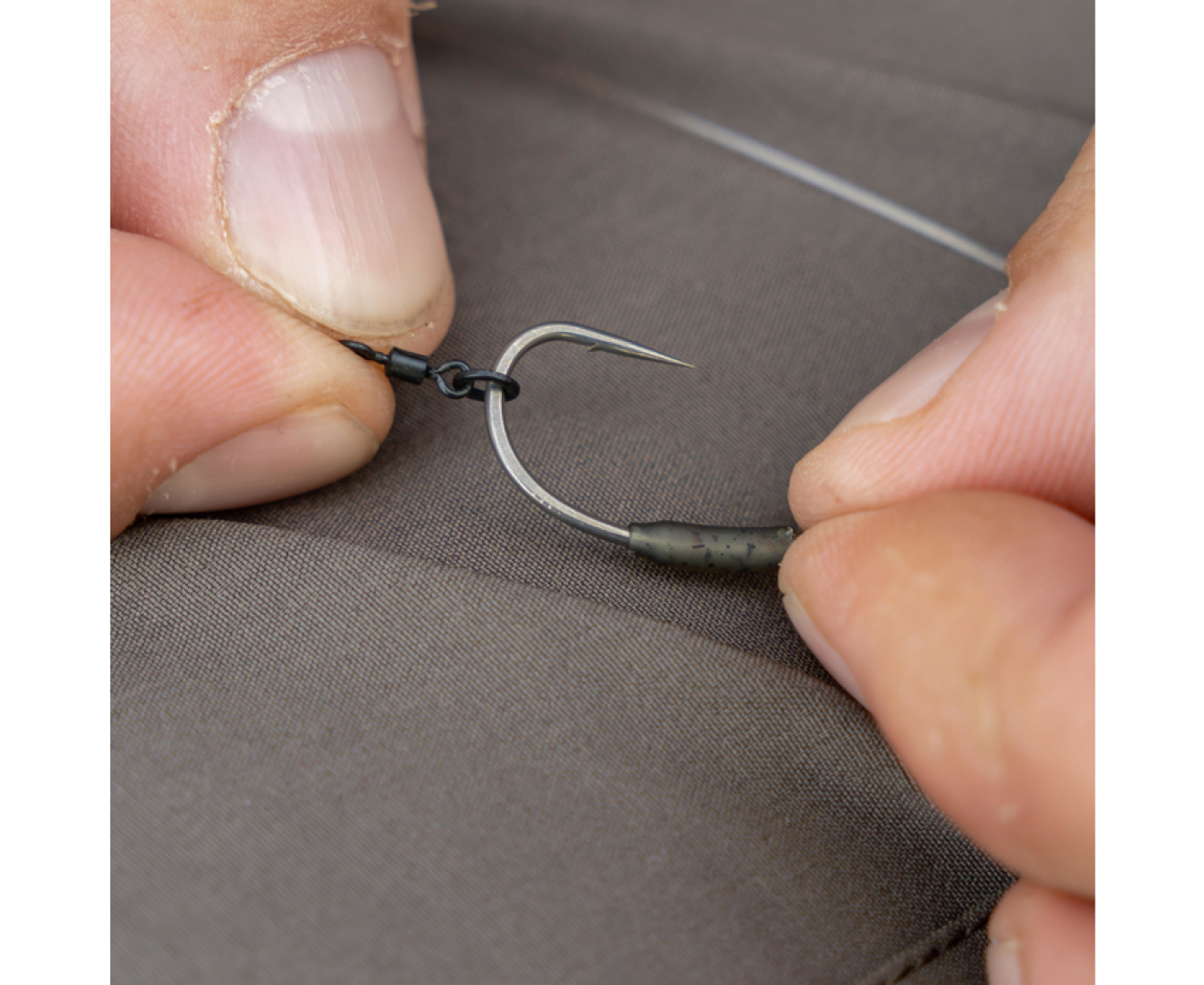 Avid Carp Outline Ringed Hookbait Swivels - Micro