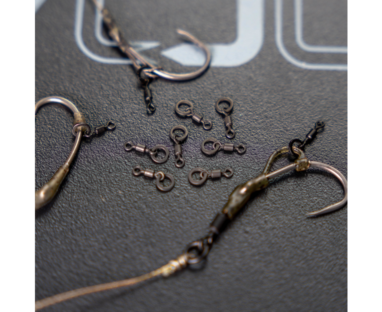 Avid Carp Outline Ringed Hookbait Swivels - Micro