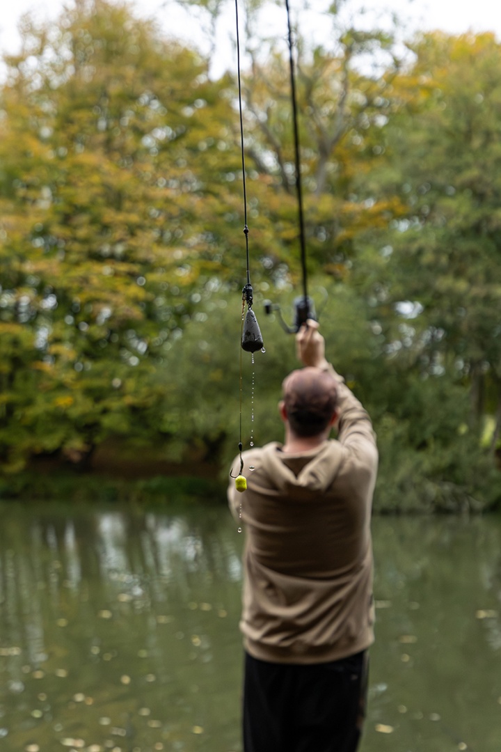 Fox Edges Heli Dumpy Leads