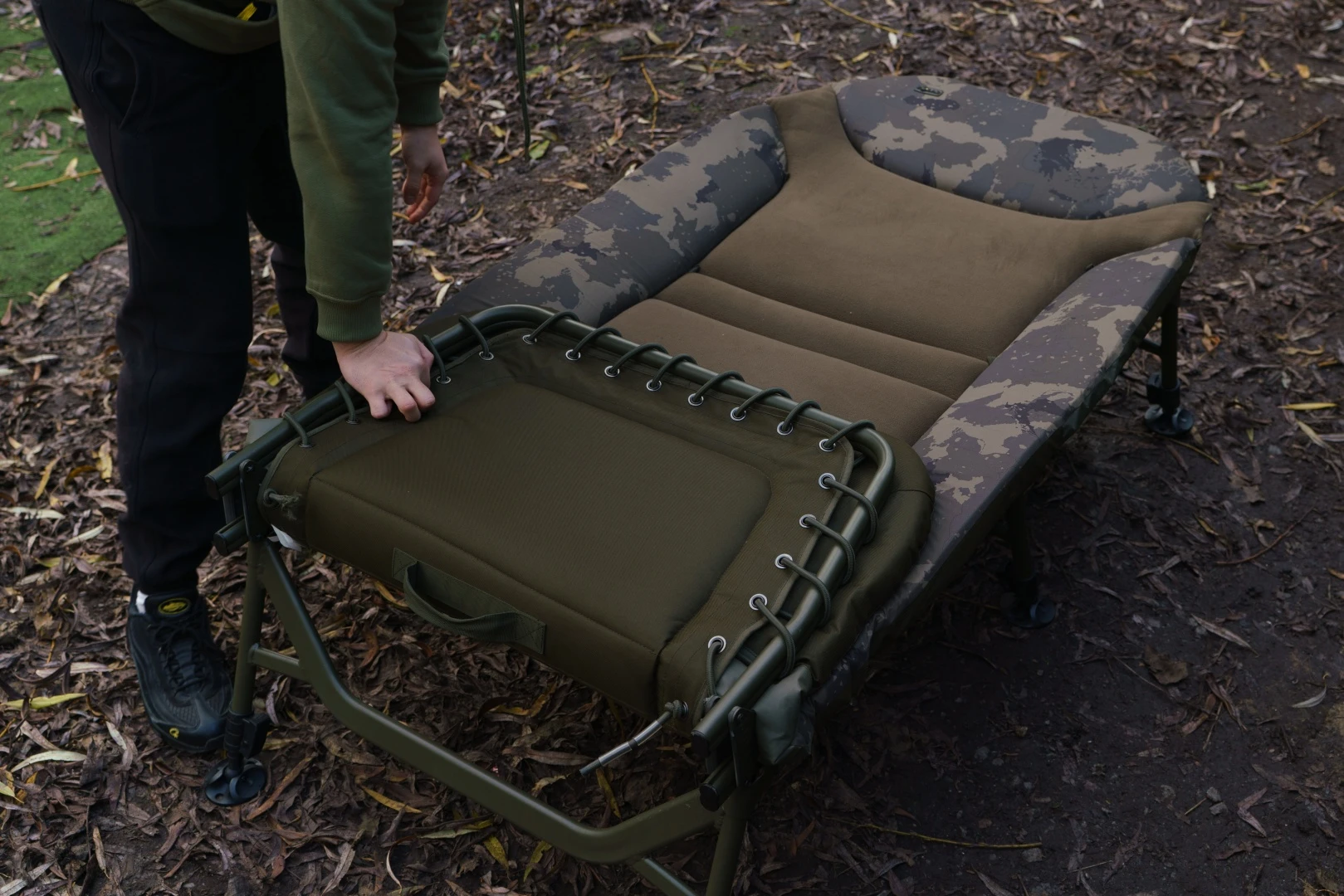 Solar Worldwide Bedchair Standard 6 Leg