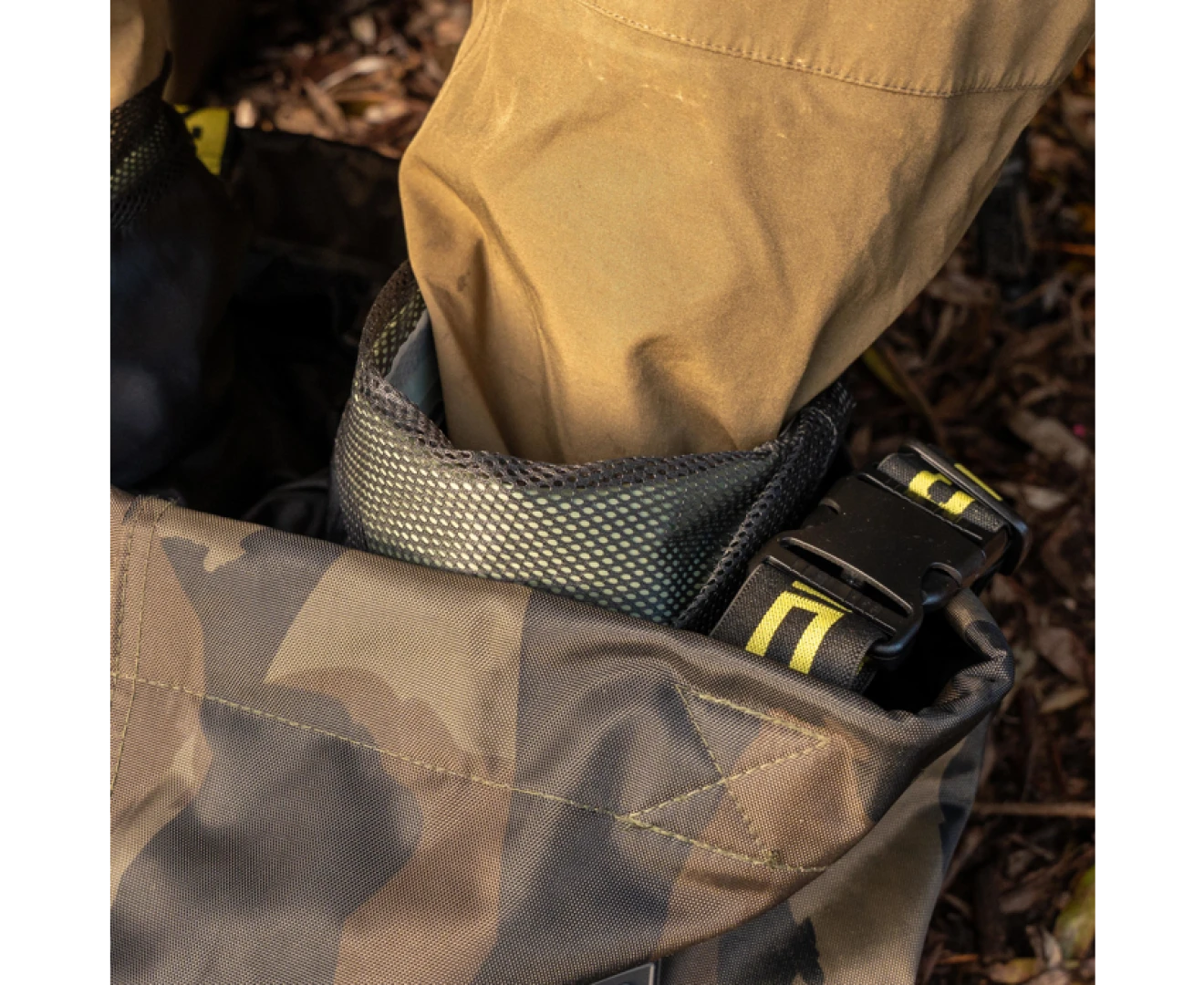 Avid Carp Distortion Active-Lined XL Chest Waders