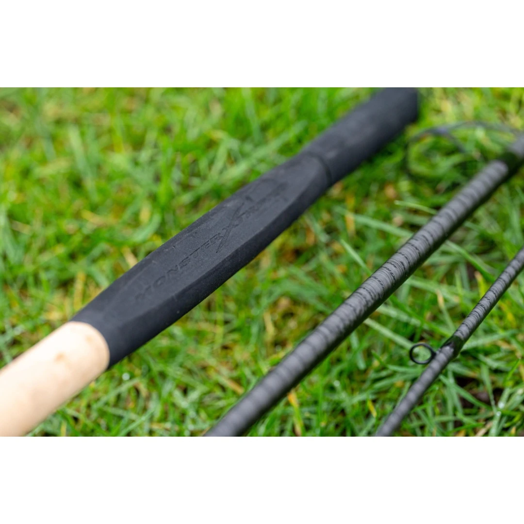 Preston Innovations Monster XTR PRO 4.2 m / 225 g - Lansetă Feeder