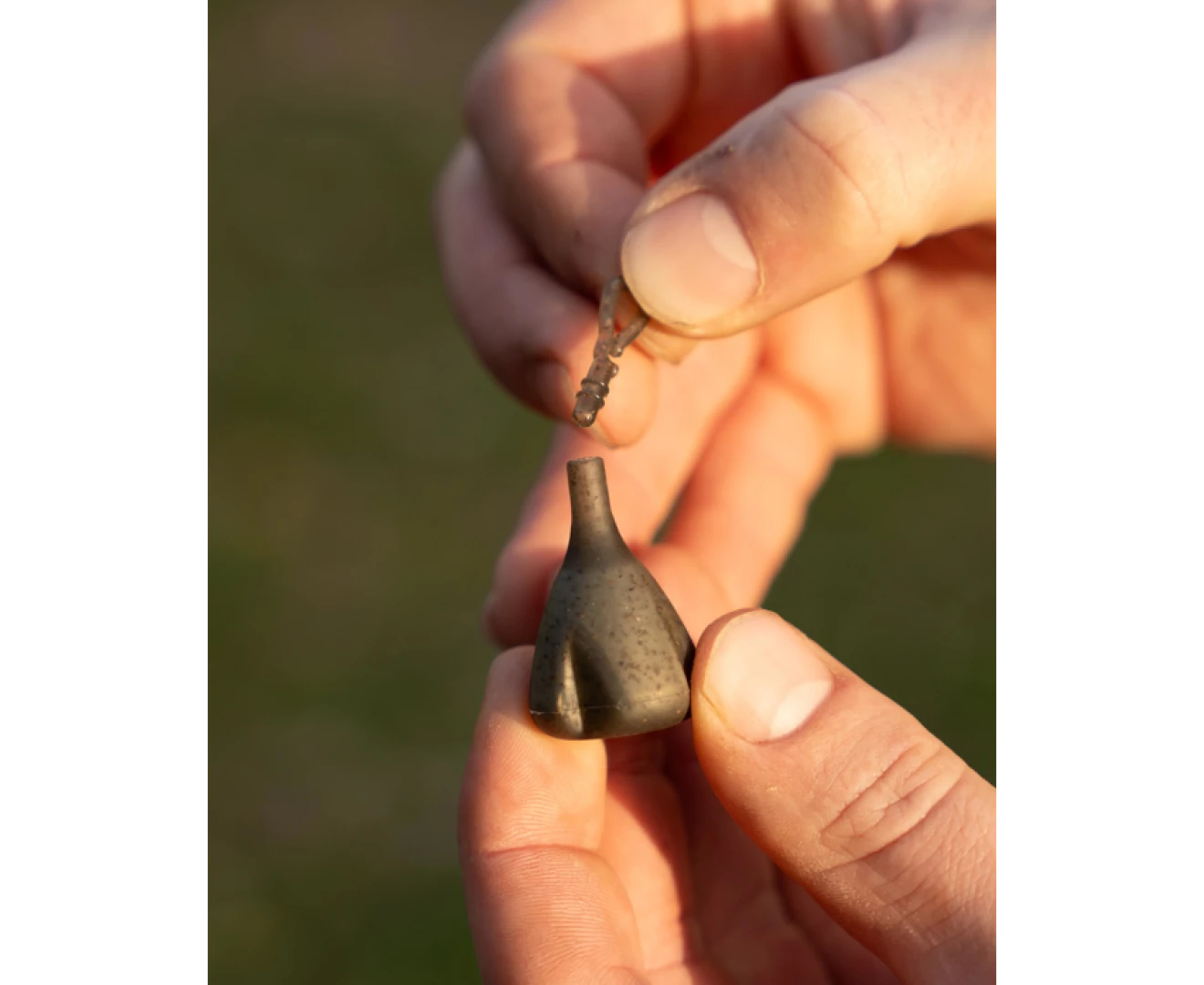 Avid Carp Conceal Back Leads