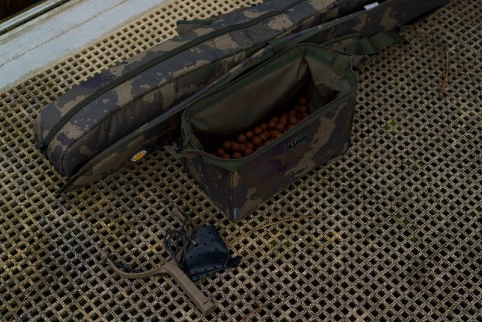 Solar Worldwide Bait N Stalker Pouch