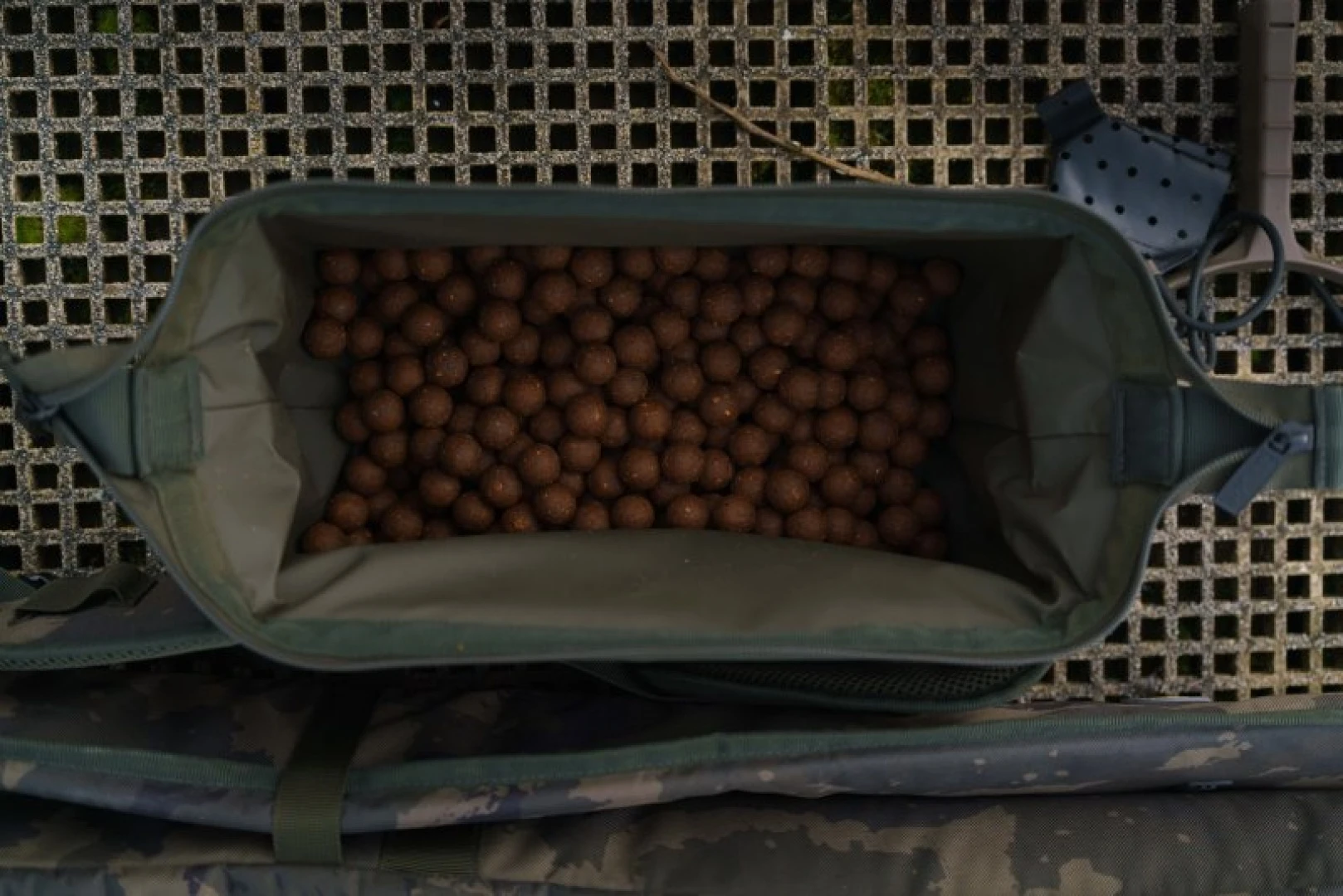 Solar Worldwide Bait N Stalker Pouch