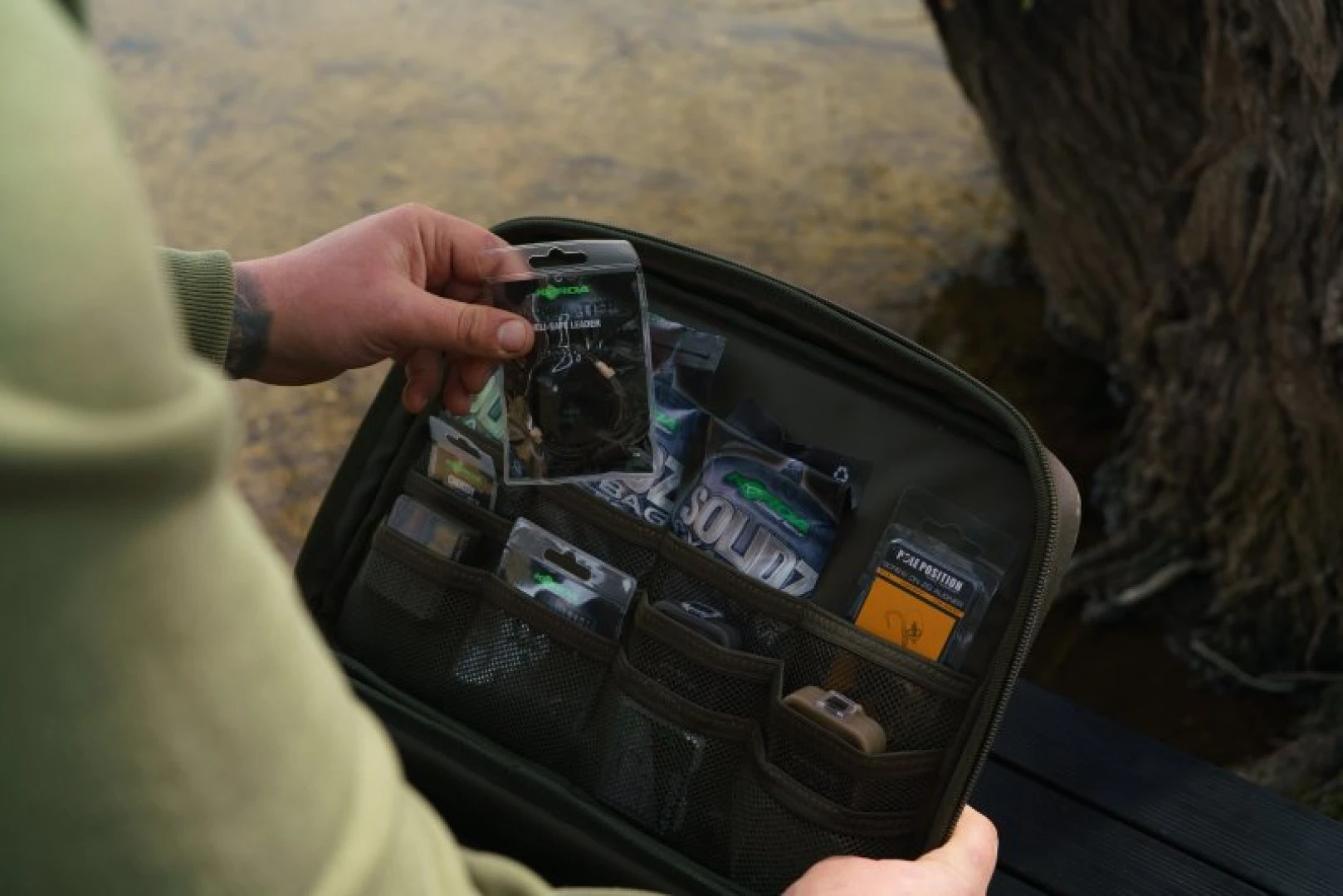 Solar Worldwide Tackle Station - Large