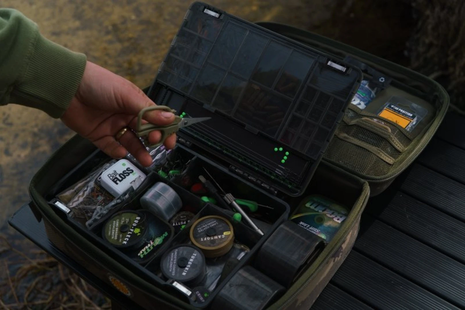 Solar Worldwide Tackle Station - Large