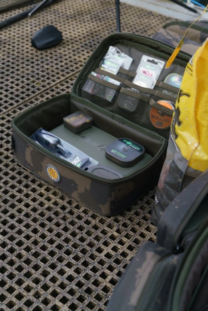 Solar Worldwide Tackle Station