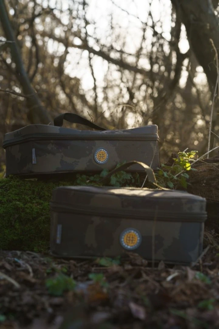 Solar Worldwide Tackle Station