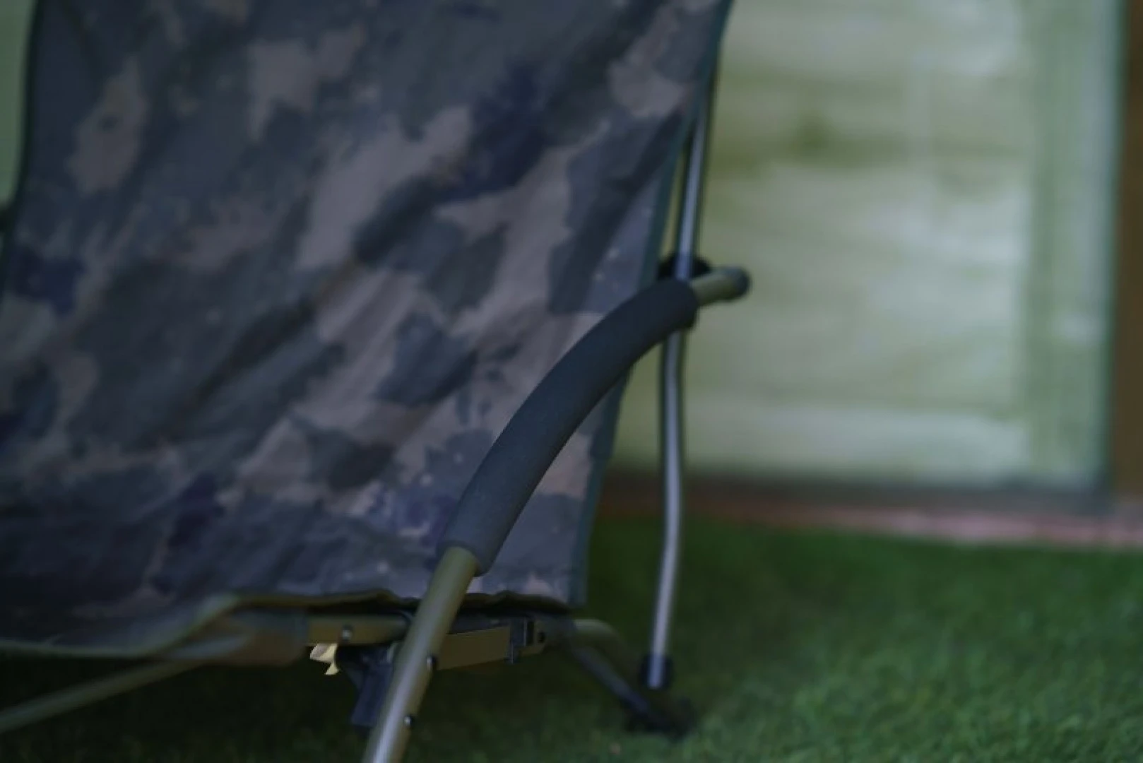 Solar Worldwide Easy Fold Low Chair