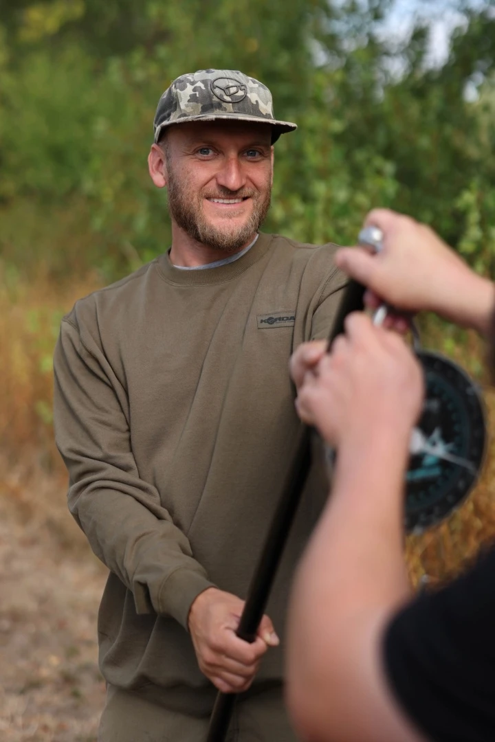 Korda Patch Crewneck - Dark Olive S