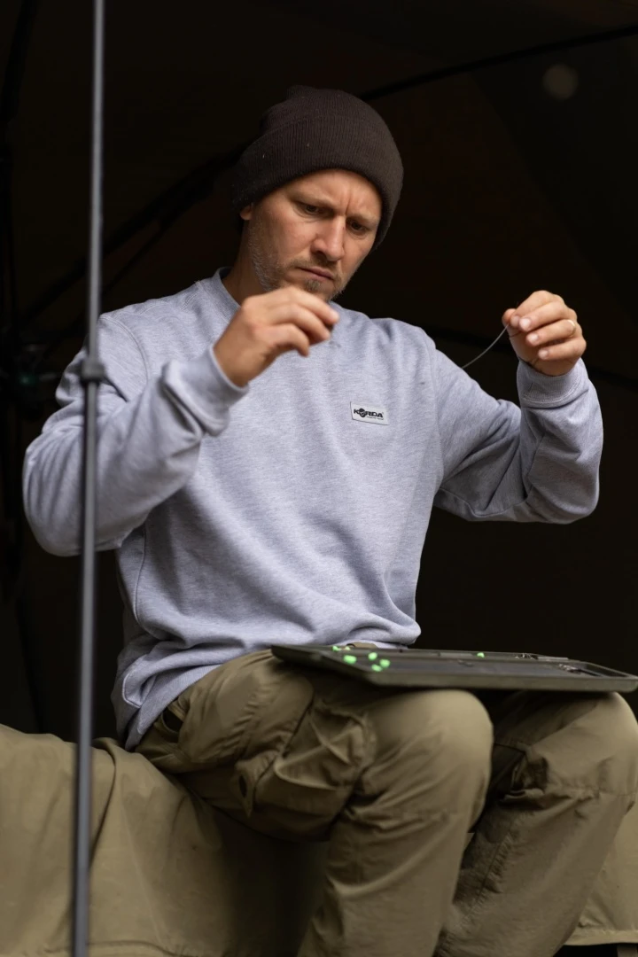 Korda Patch Crewneck - Heather Grey S