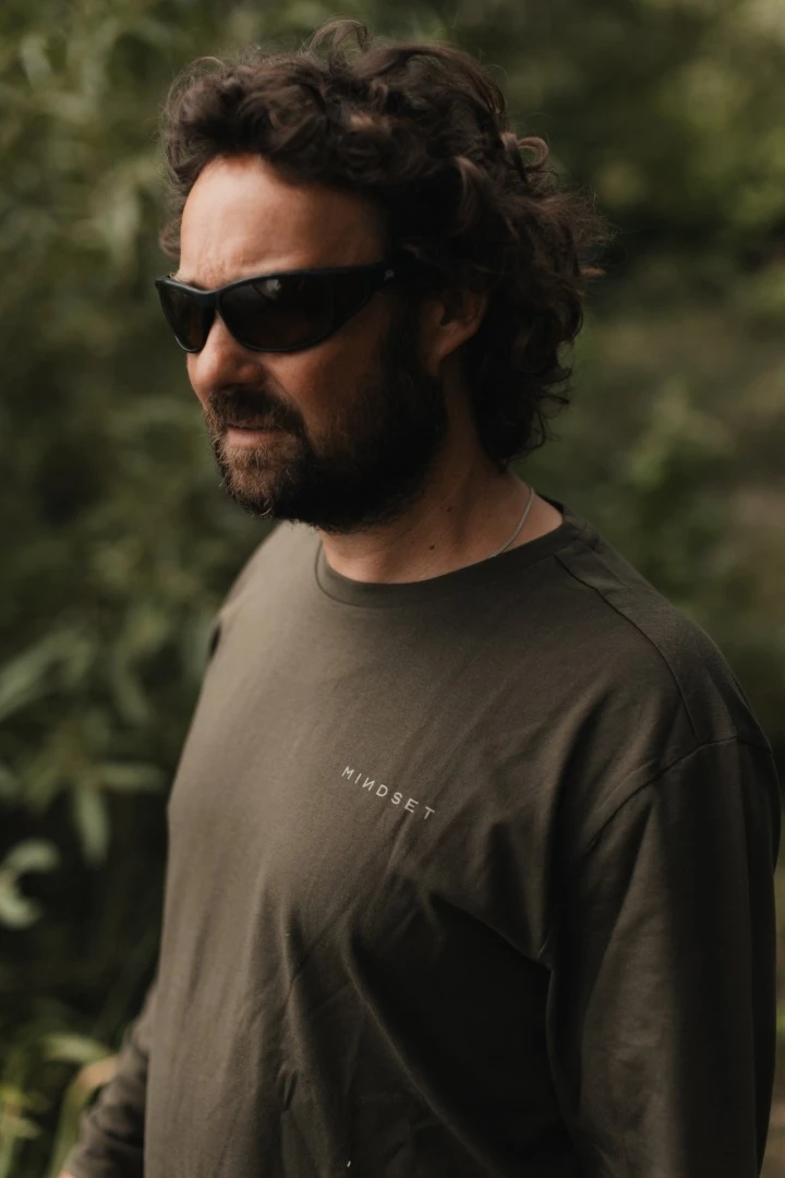 Korda Mindset Minimal LS T-Shirt - Dark Olive - Mindset Minimal LS Tee | Tmavá oliva M