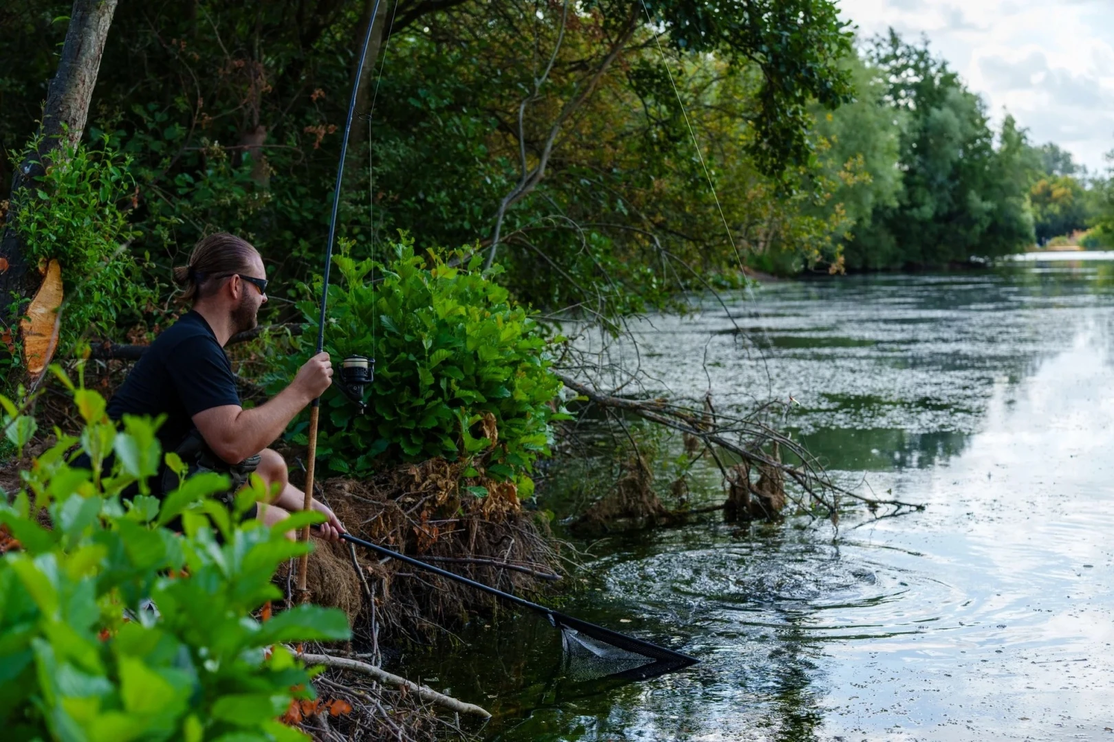 Nash Scope Sawn Off Retract Landing Net 42 42