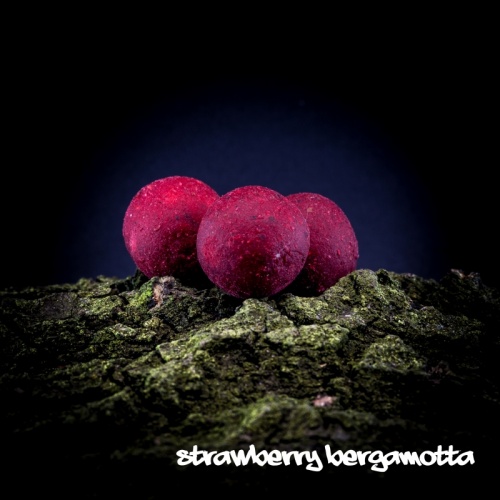 MassiveBaits Top Shelf Boilies - Strawberry Bergamotta 