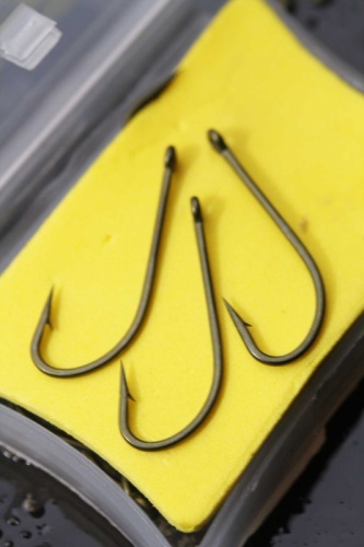 Avid Carp Long Shank Barbed Hooks