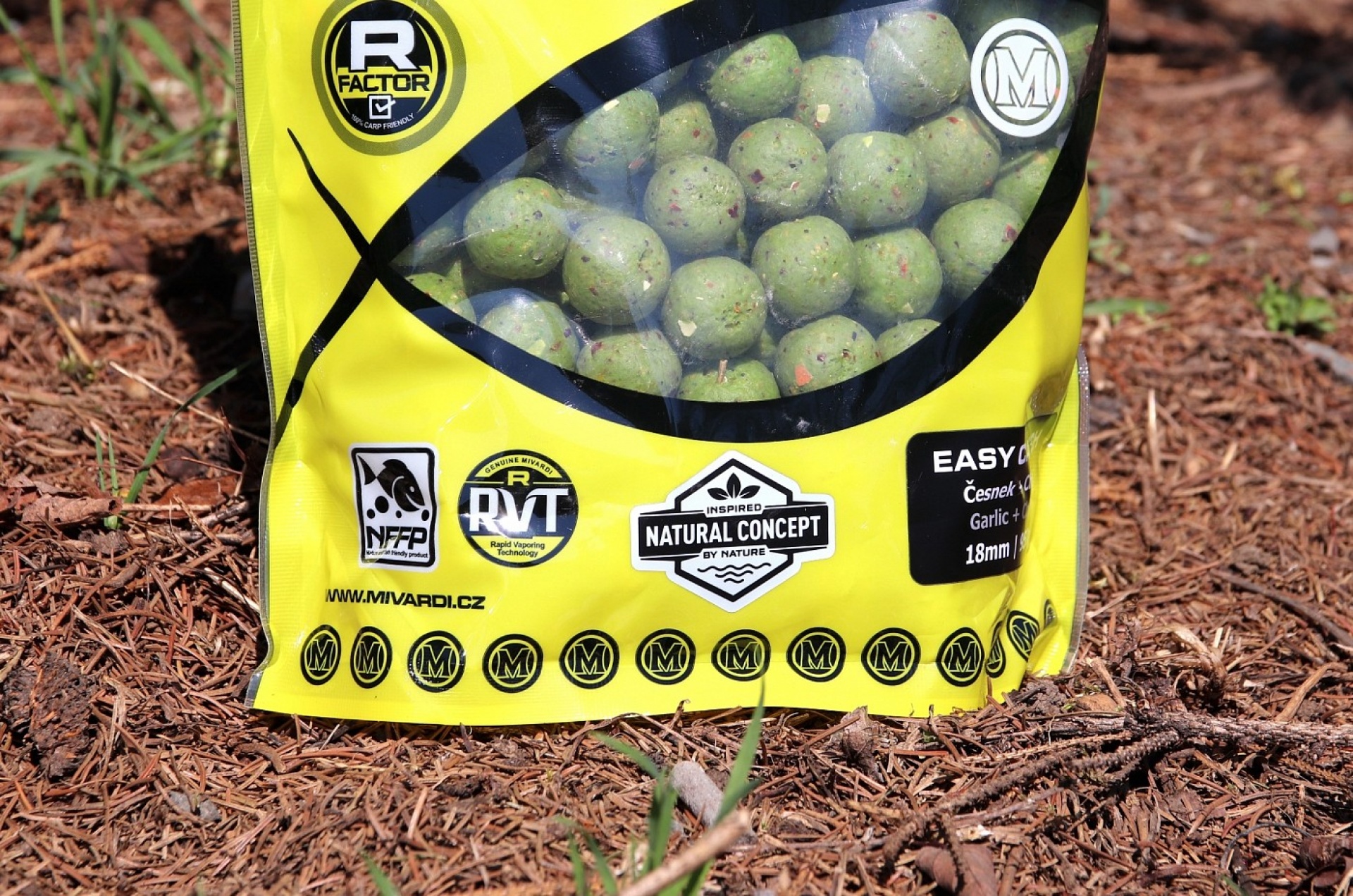 Mivardi Rapid Boilies Easy Catch - Garlic & Chilli